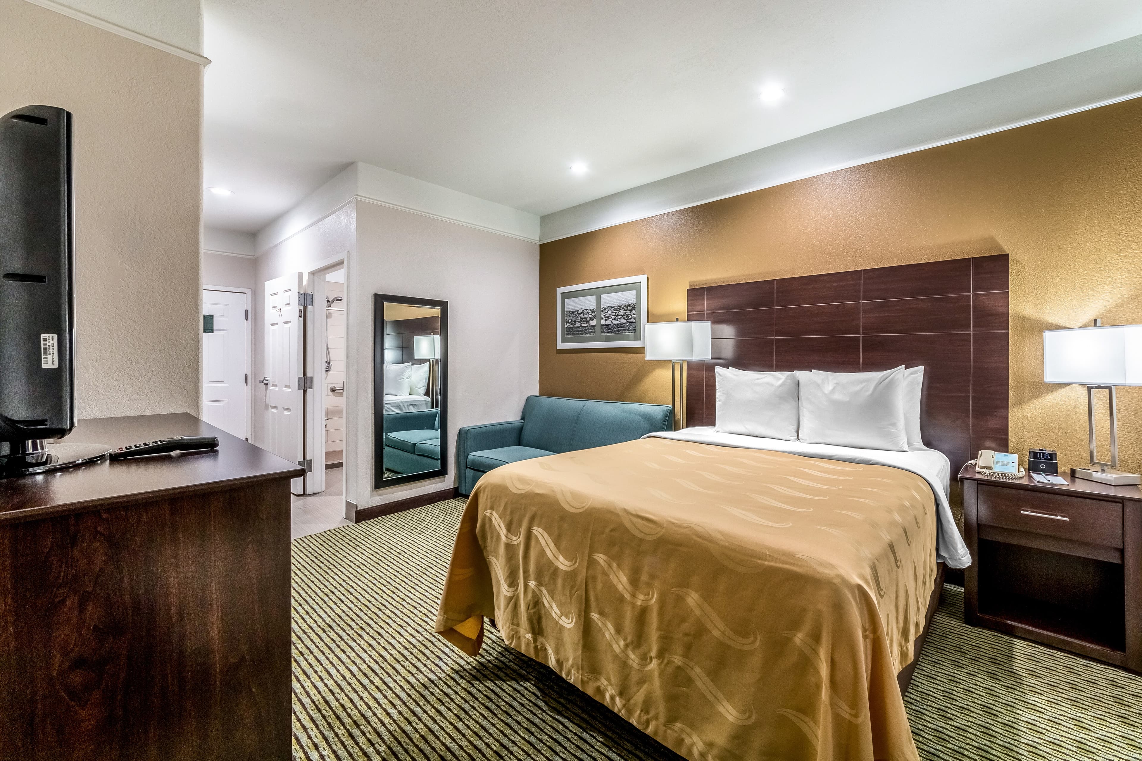 Quality Inn & Suites SeaWorld North - Image 2