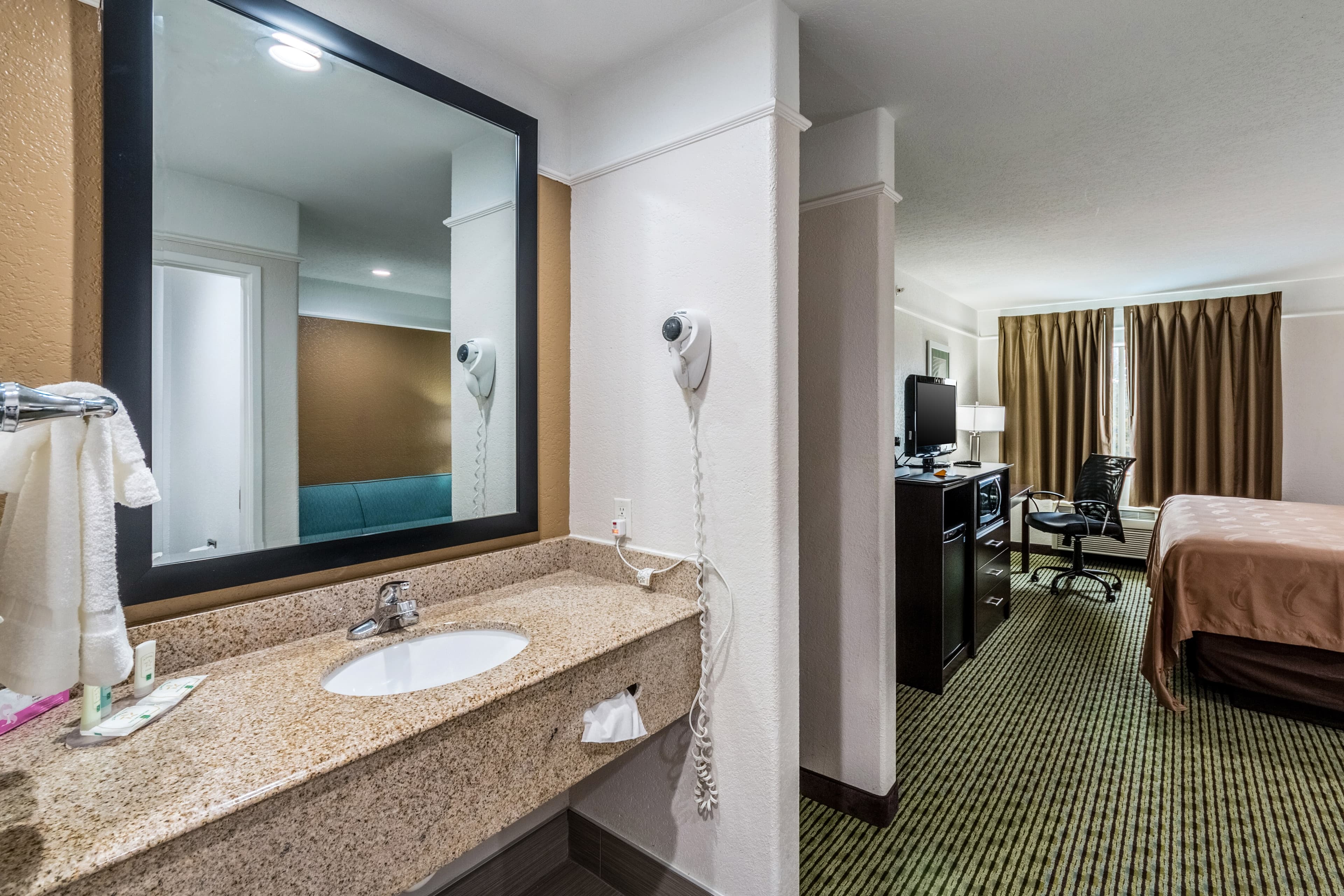 Quality Inn & Suites SeaWorld North — 12
