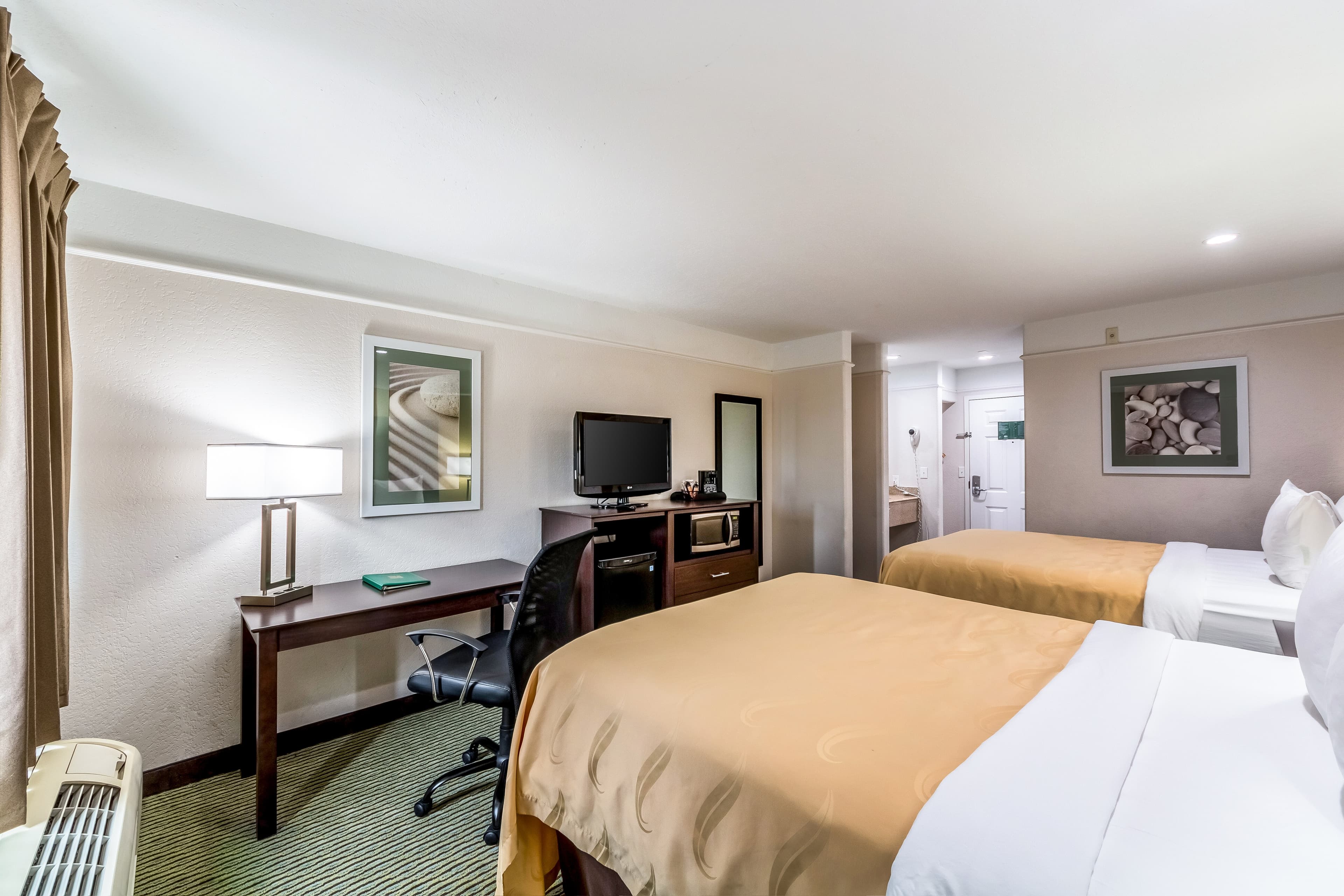 Quality Inn & Suites SeaWorld North — 14