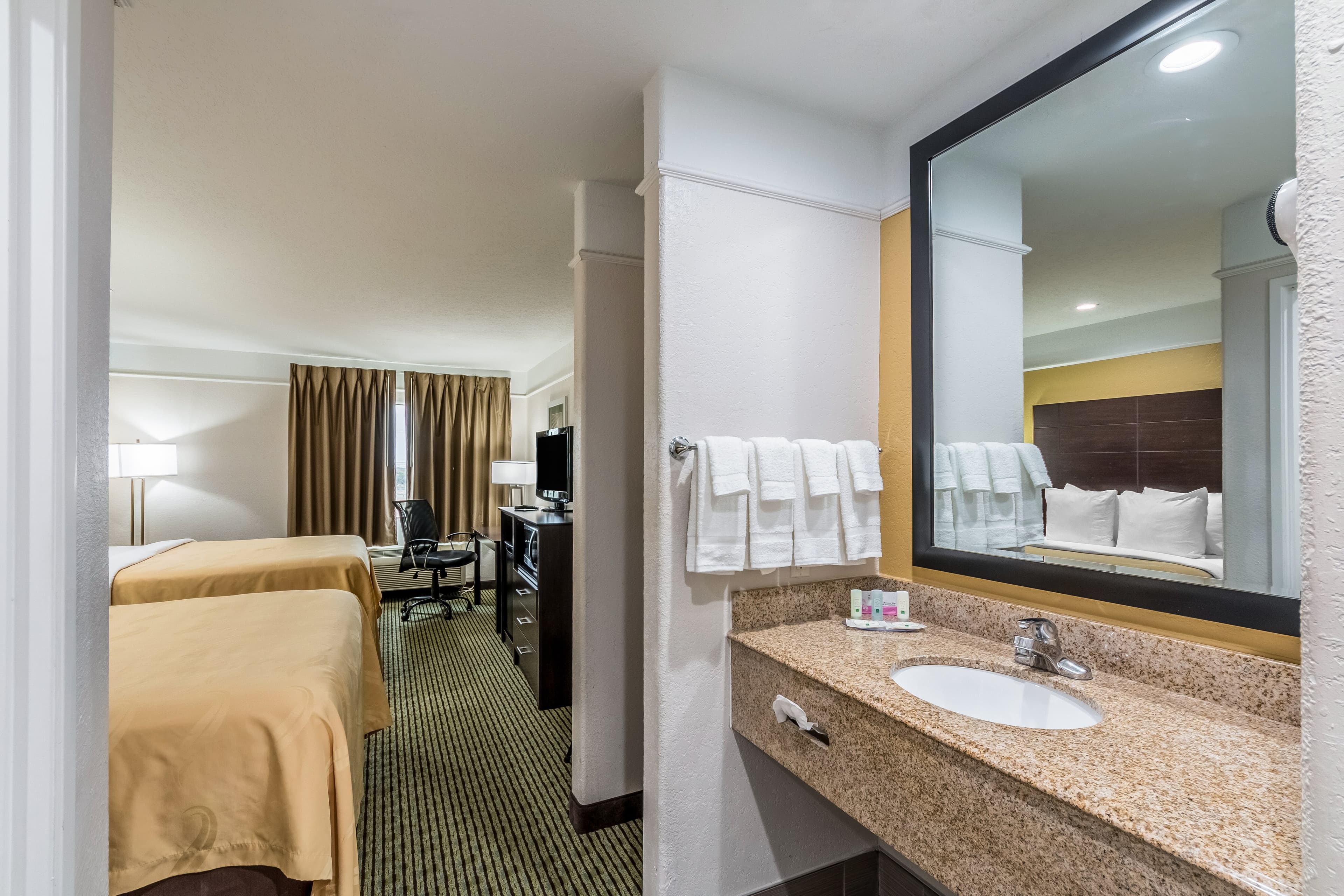 Quality Inn & Suites SeaWorld North — 16