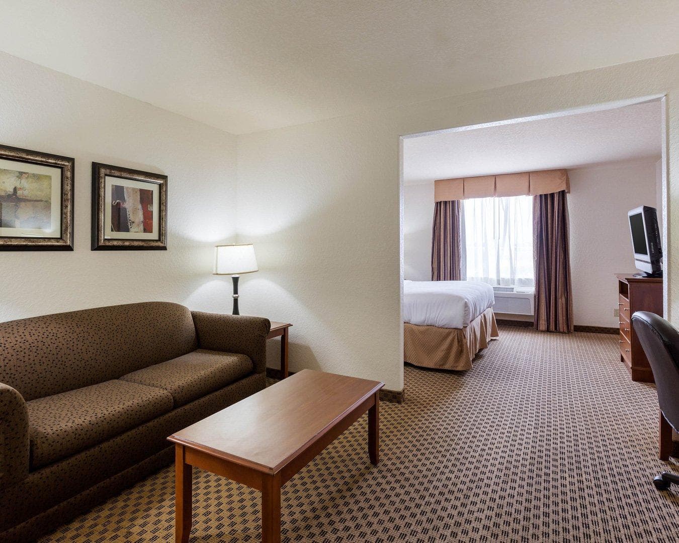 Quality Suites Huntsville Near University - Image 2
