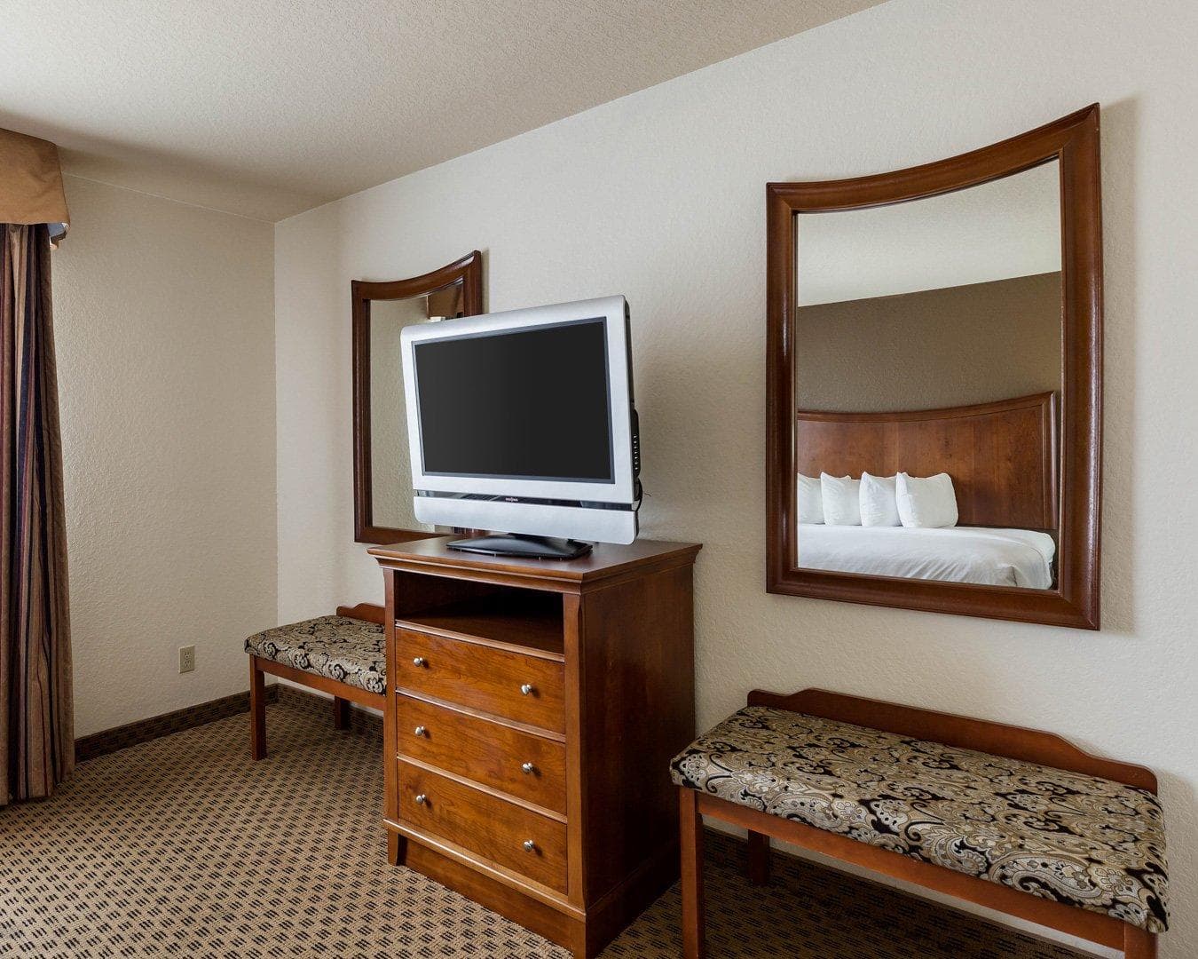 Quality Suites Huntsville Near University - Image 3