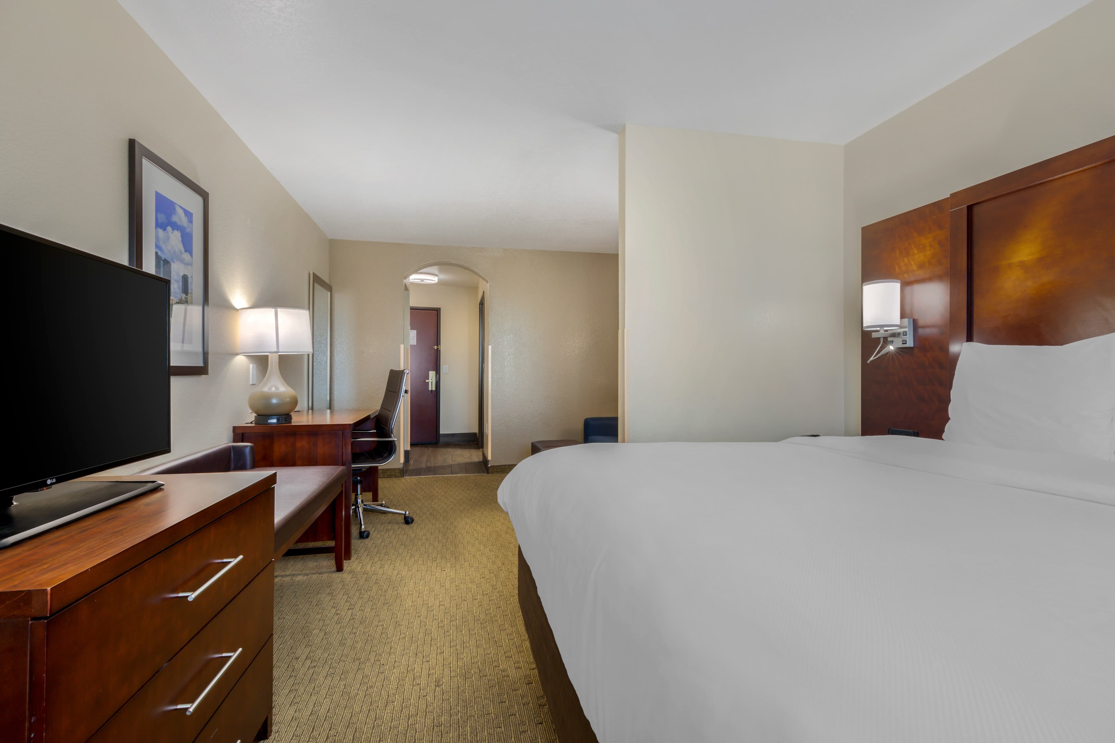Comfort Suites Benbrook - Fort Worth Southwest - Image 3