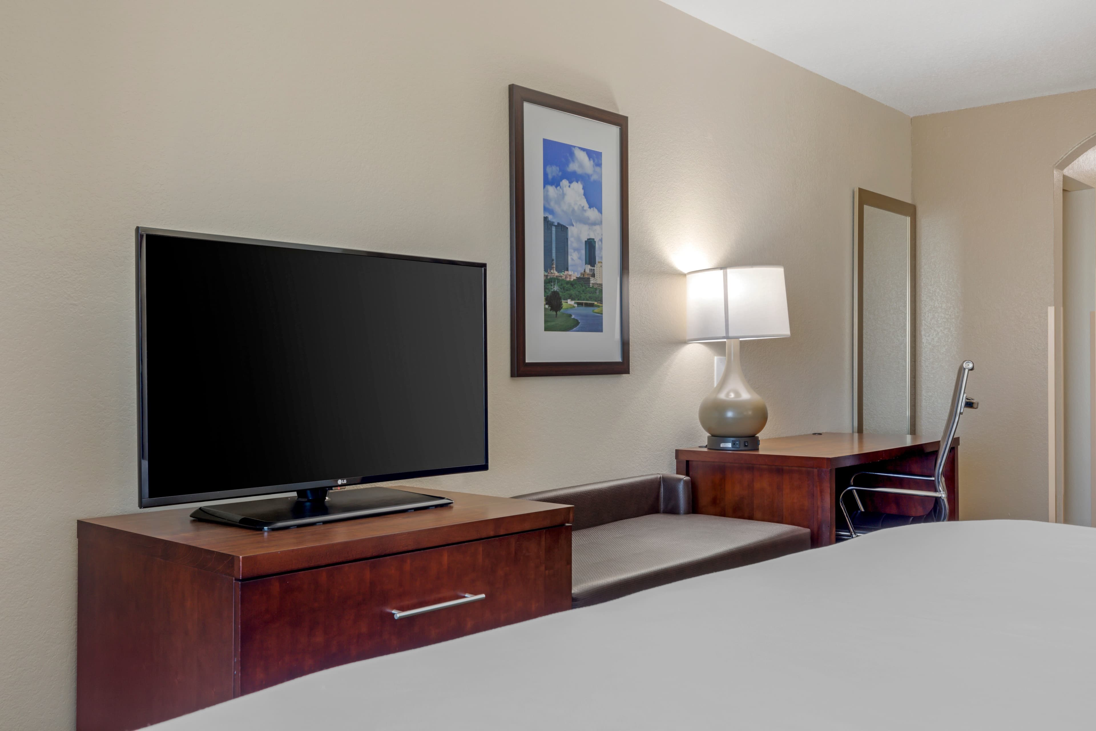 Comfort Suites Benbrook - Fort Worth Southwest - Image 4