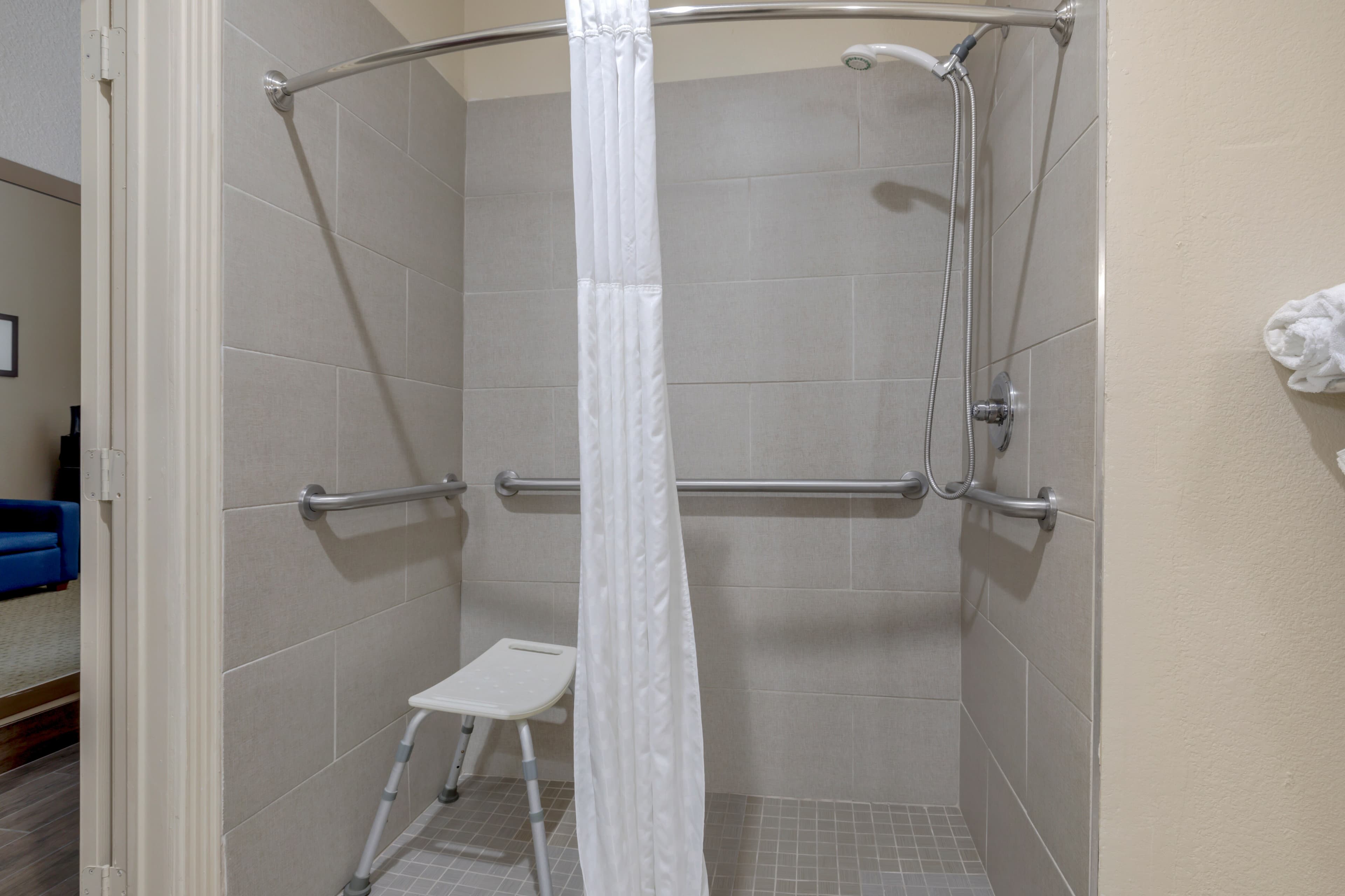 Comfort Suites Benbrook - Fort Worth Southwest - Image 2