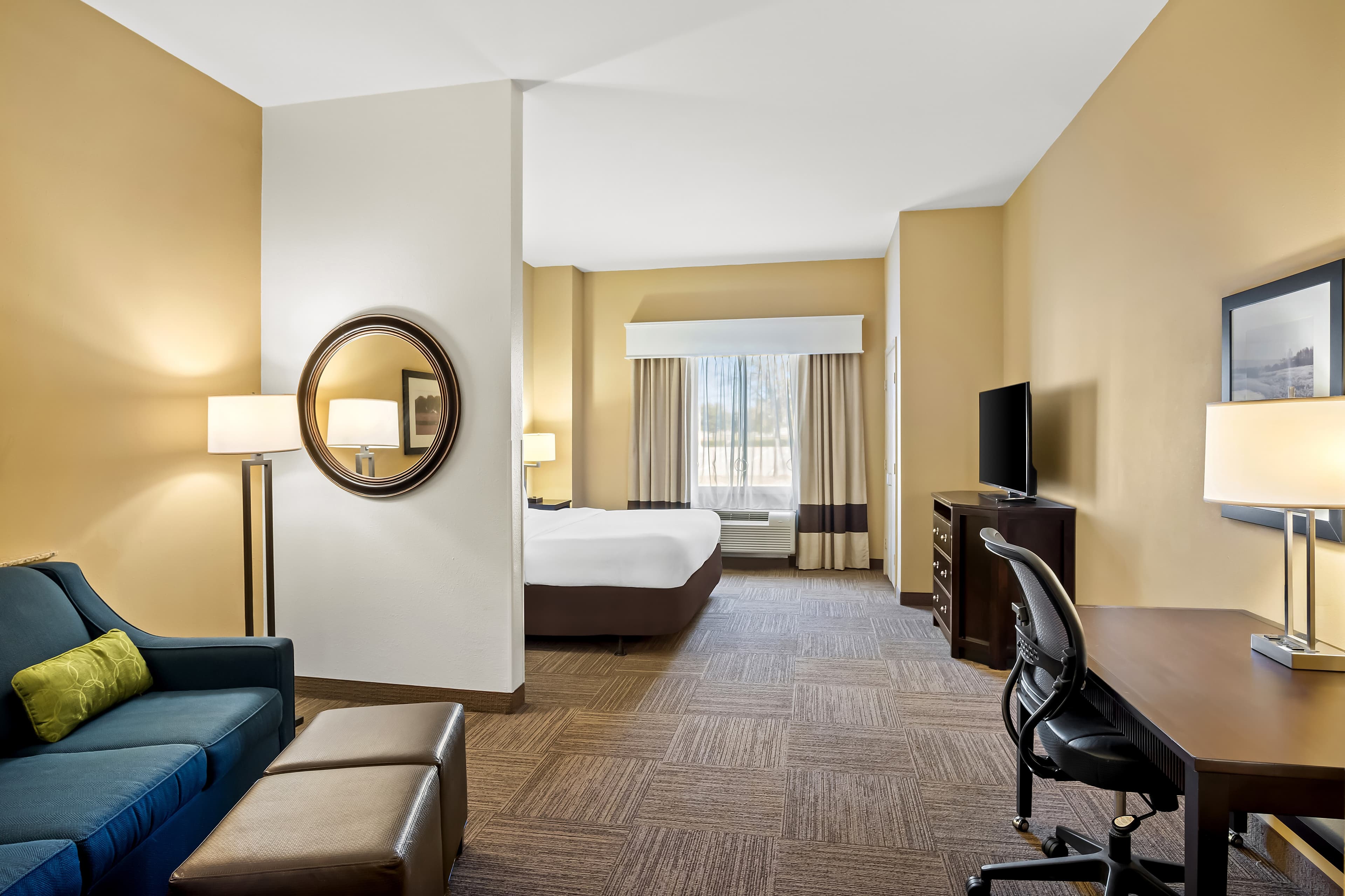 Comfort Suites Frisco - Image 2