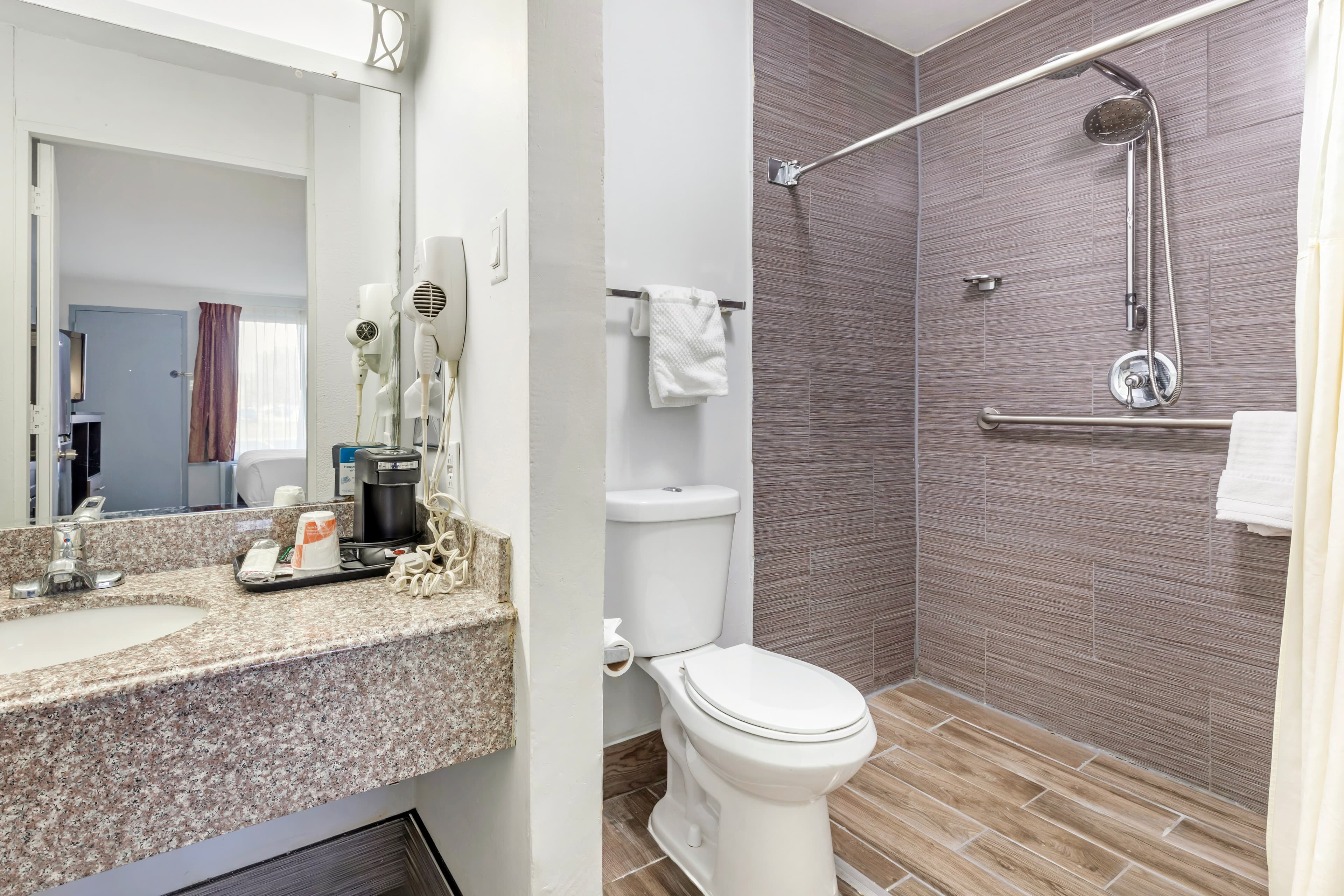 Quality Inn Gainesville - Image 4