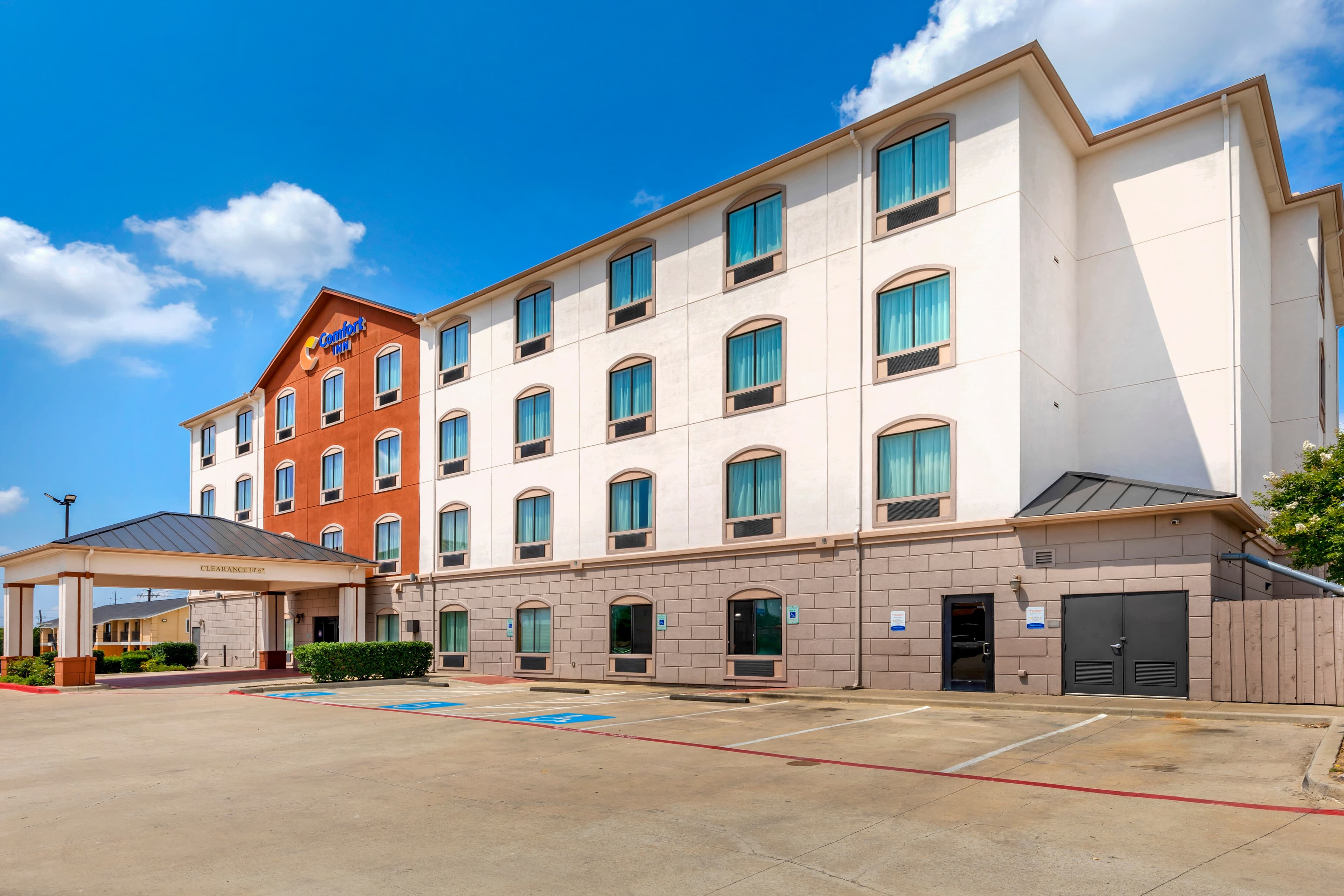 Comfort Inn Near UNT - Image 1