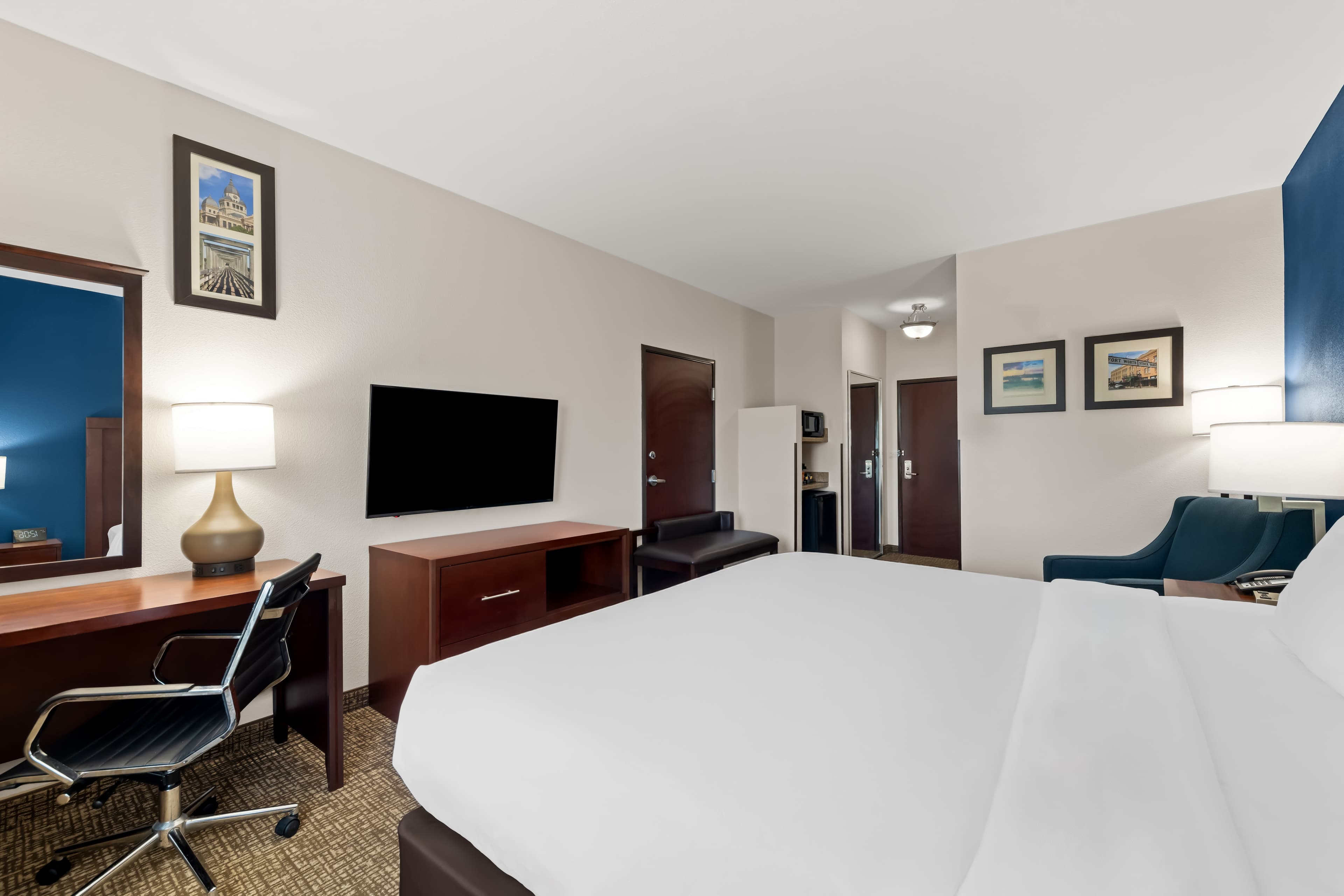Comfort Inn & Suites Near Lake Lewisville - Image 3