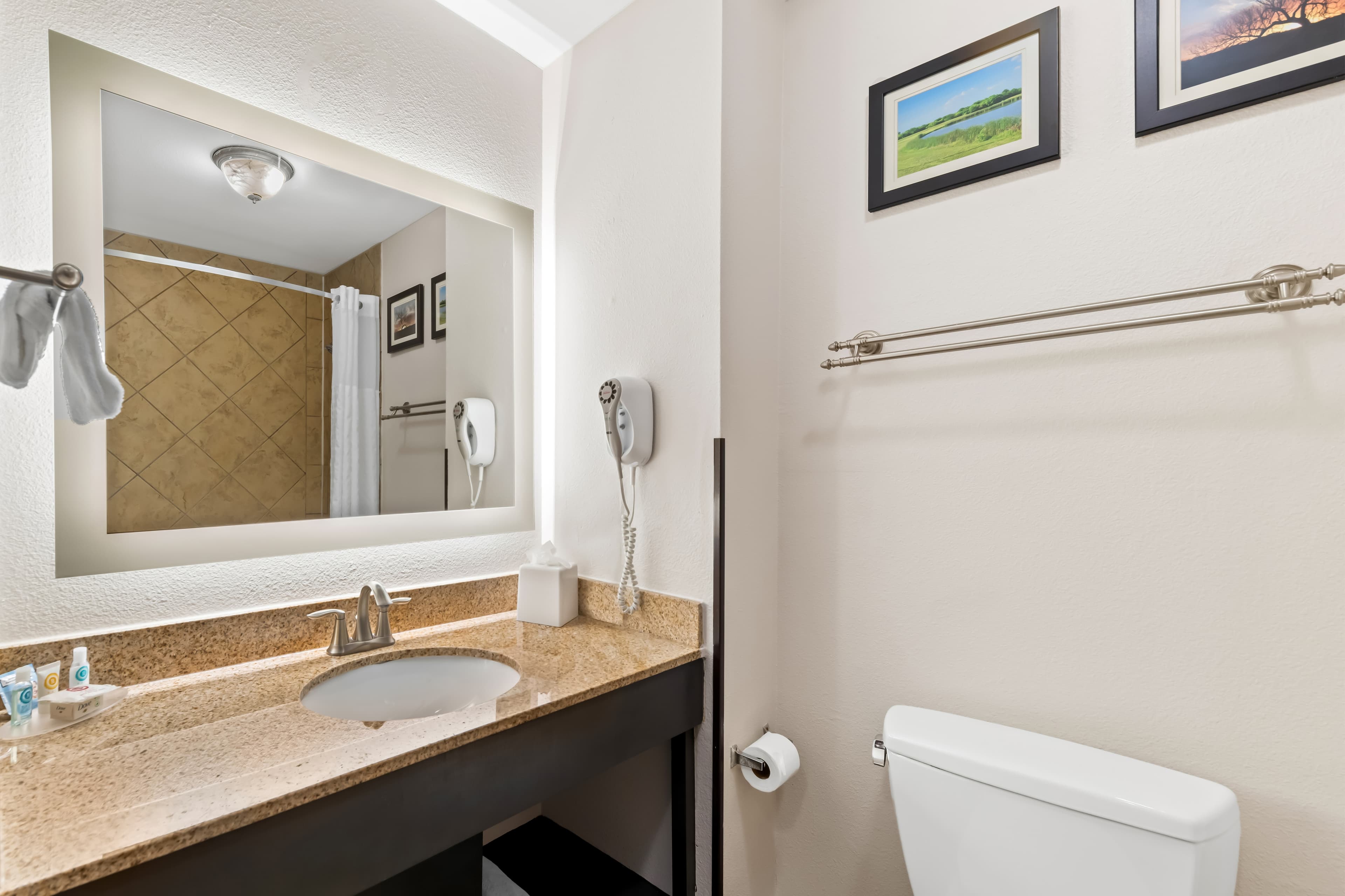 Comfort Inn & Suites Near Lake Lewisville - Image 5