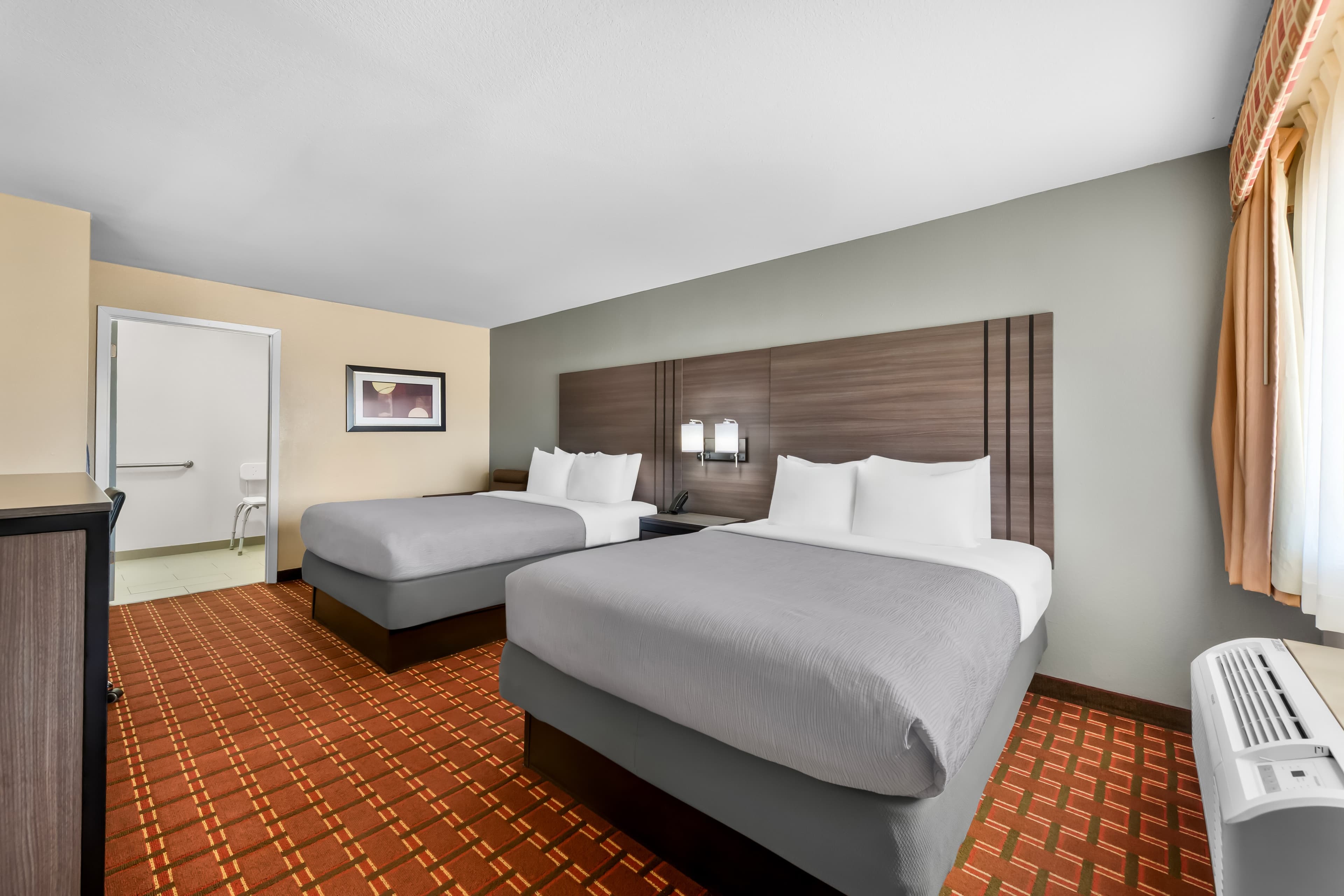 Quality Inn Marshall - Image 2
