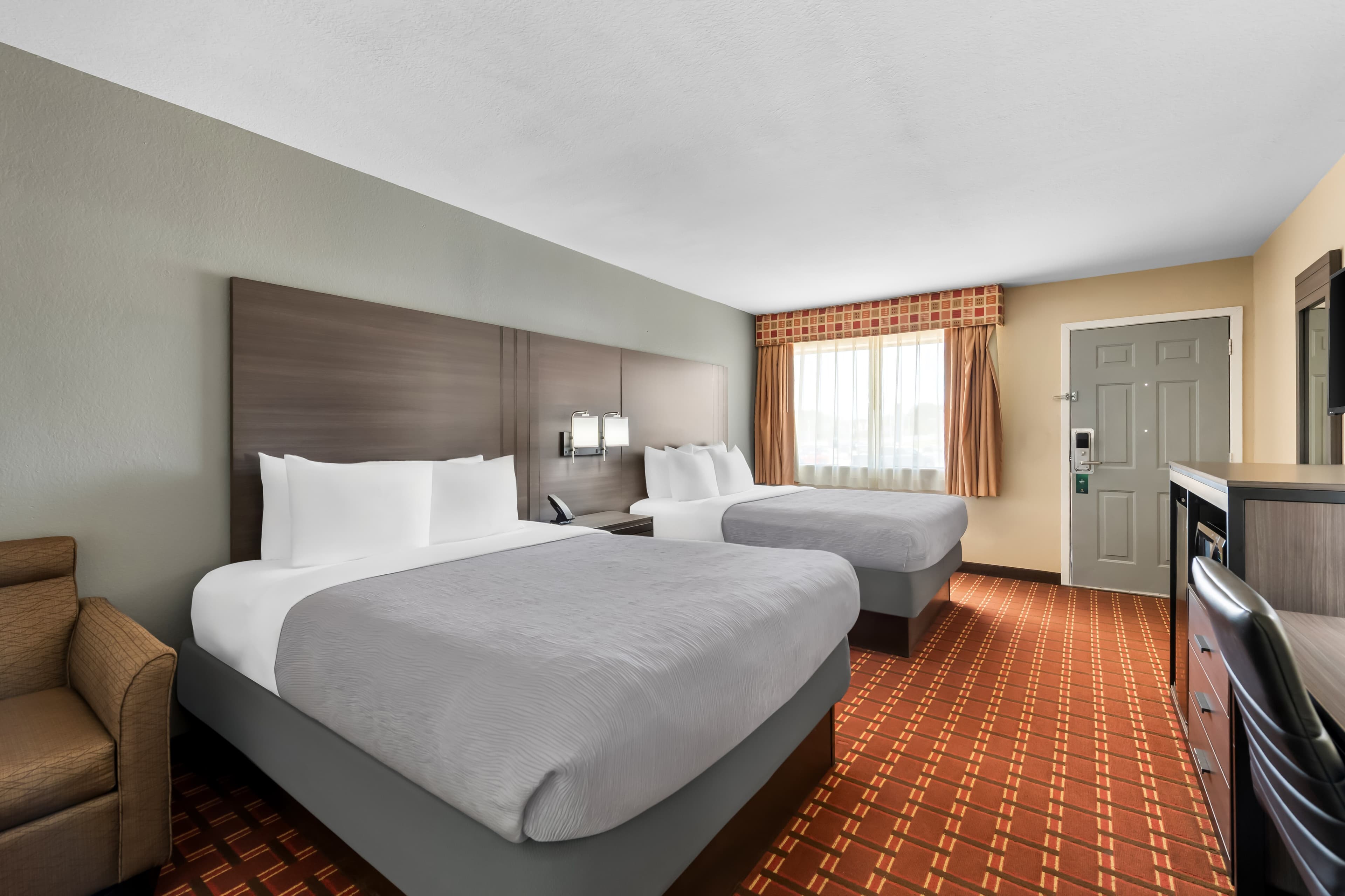 Quality Inn Marshall - Image 4