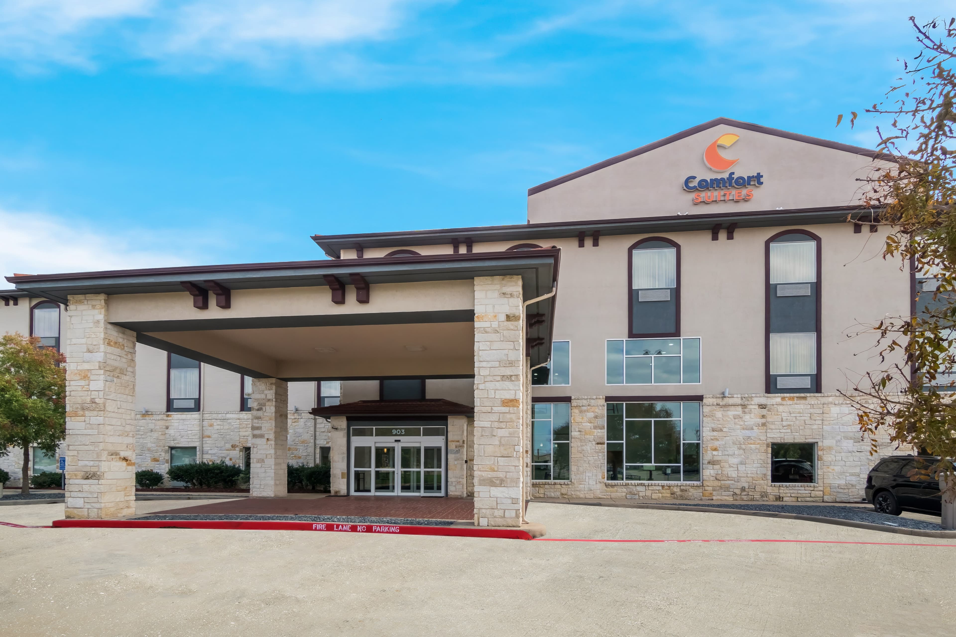 Comfort Suites Granbury - Image 1