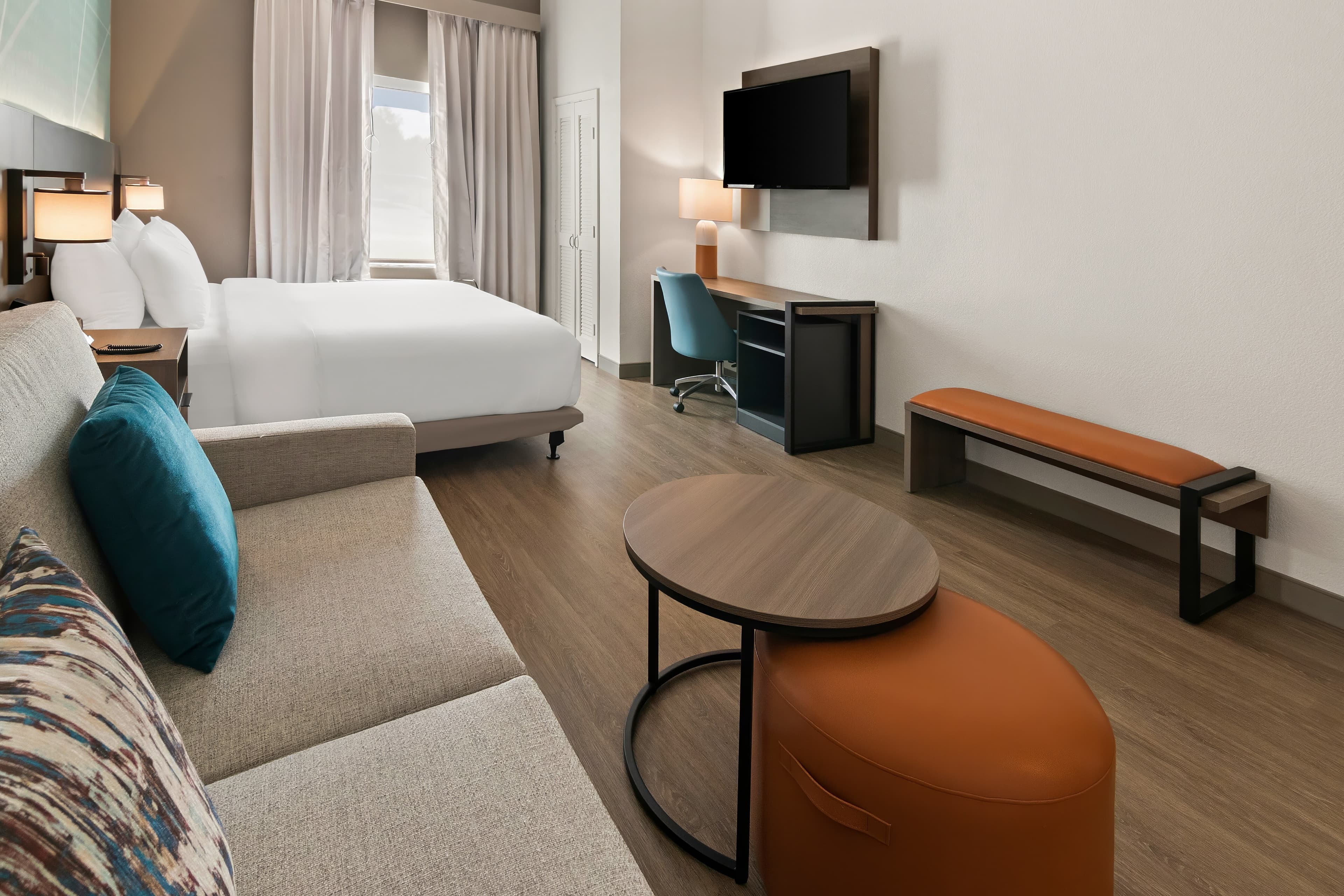 Comfort Suites Granbury - Image 2