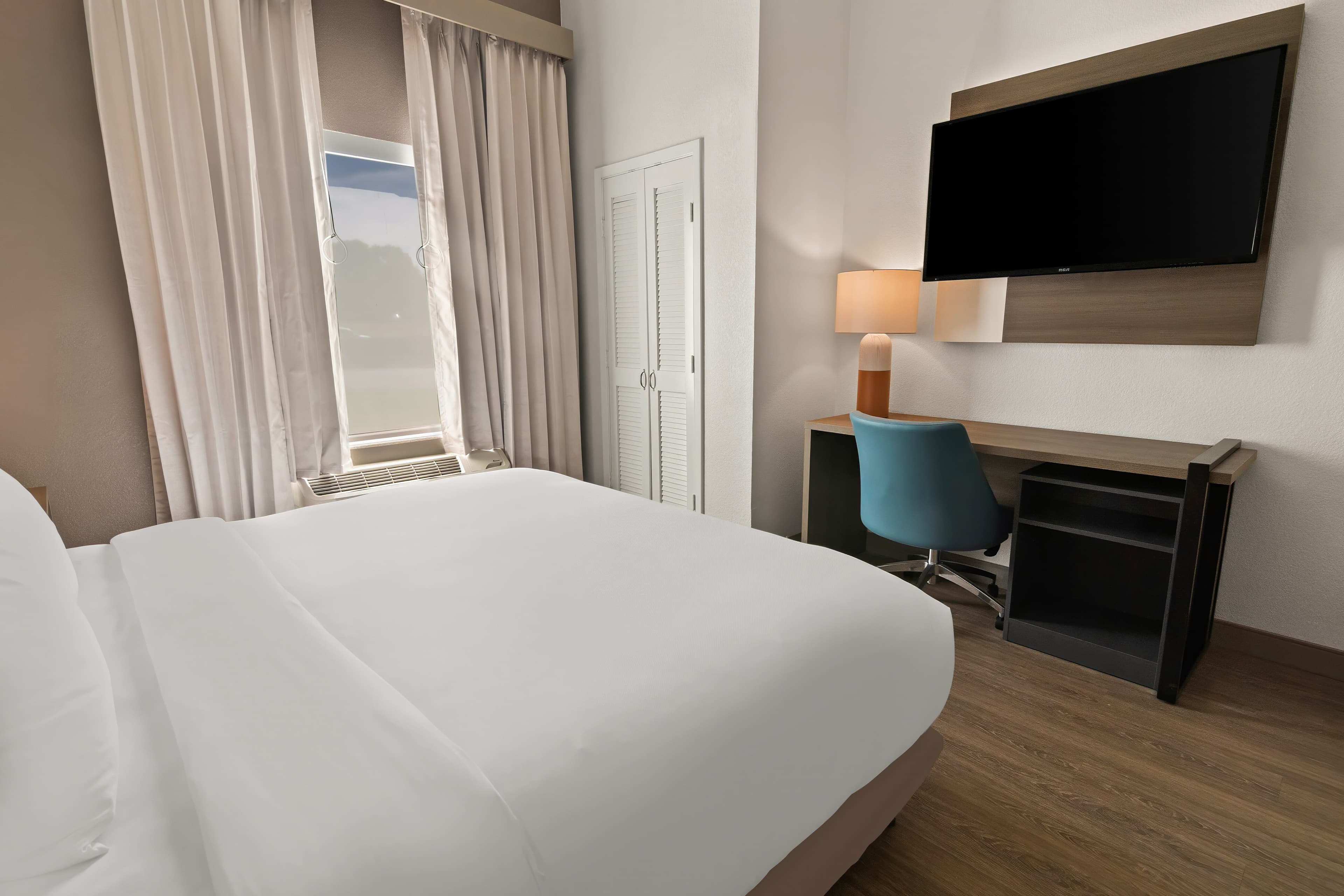 Comfort Suites Granbury — 7