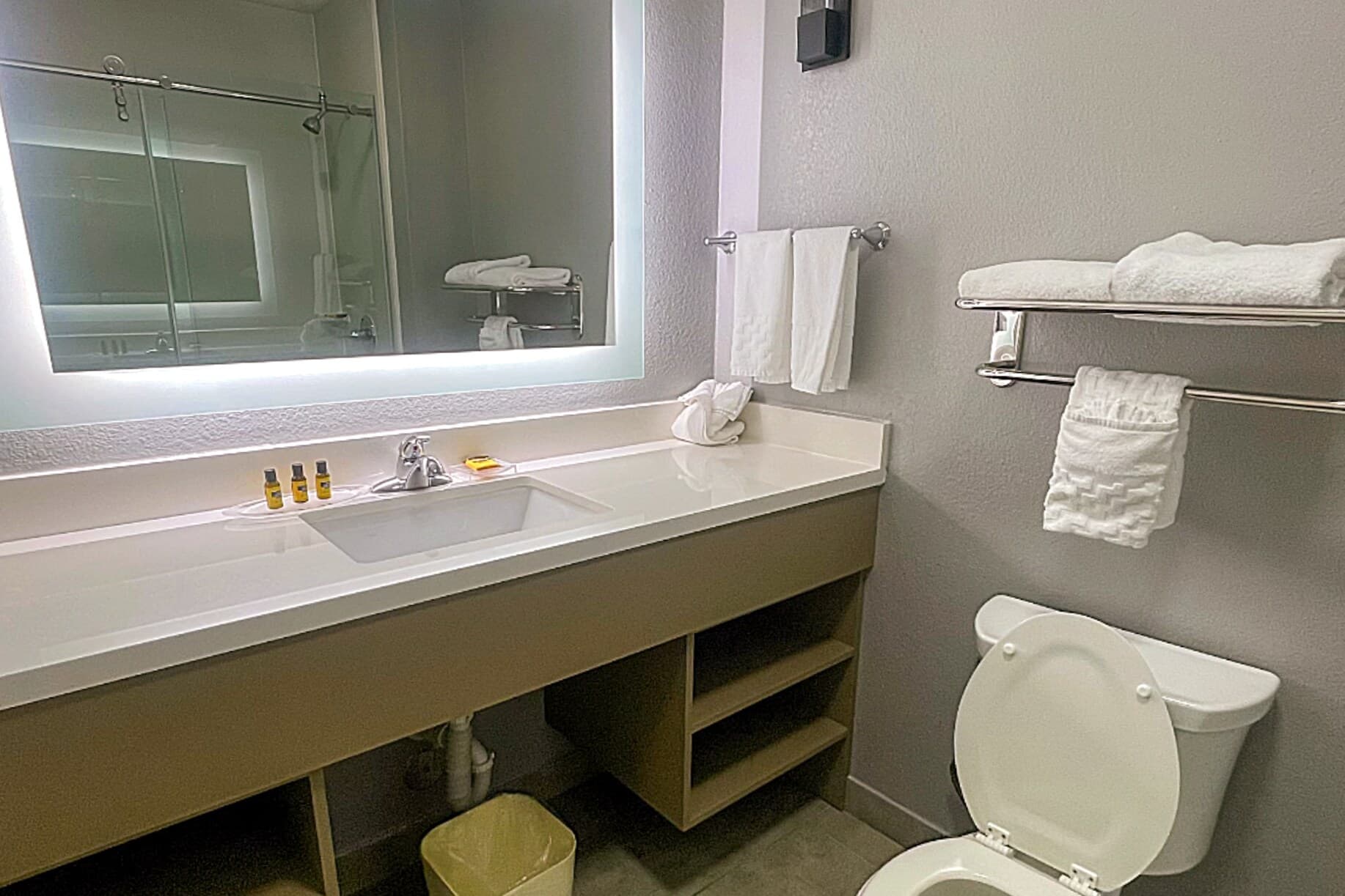 Comfort Suites Seabrook - Kemah - Image 3