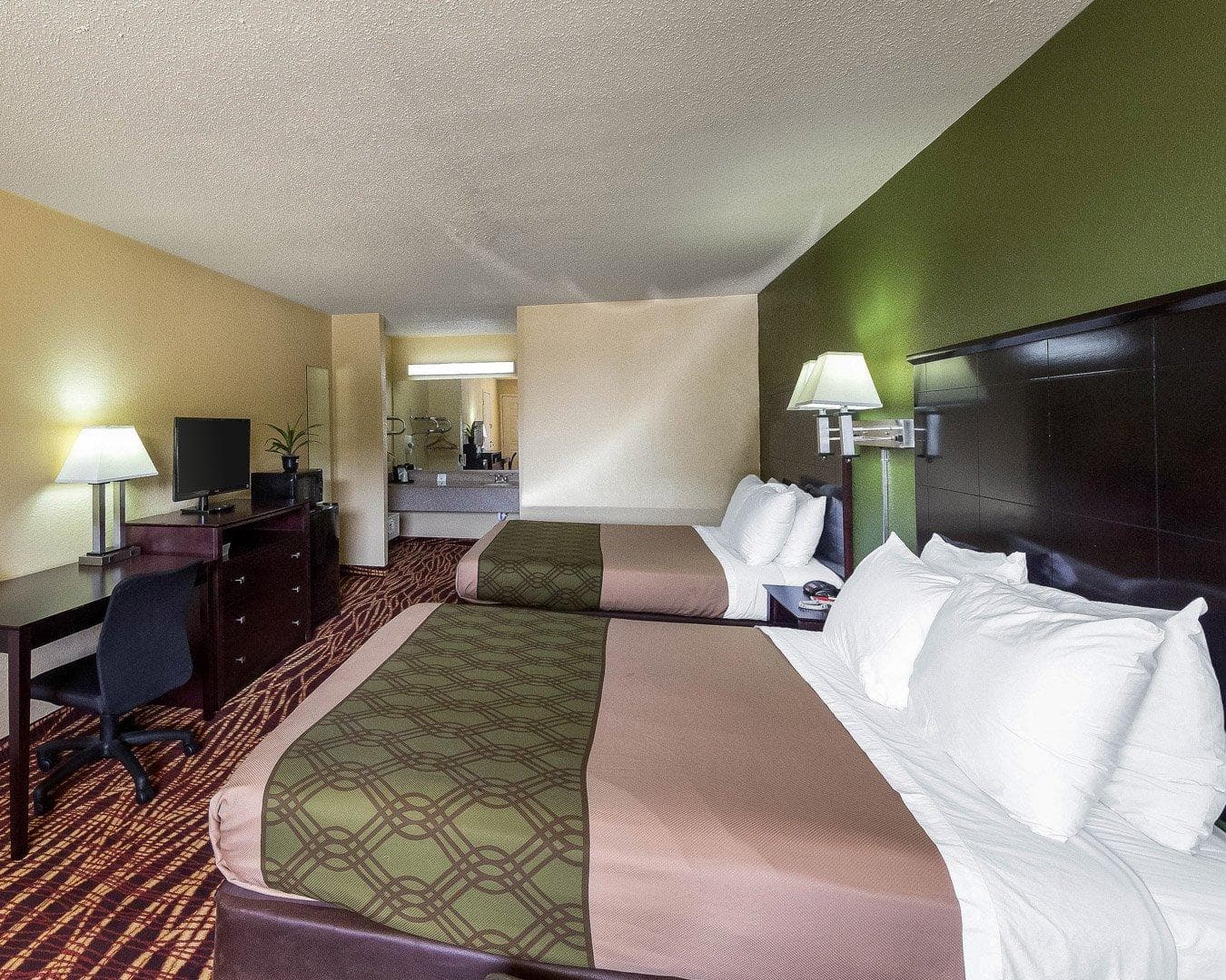 Econo Lodge Inn & Suites San Antonio near Frost Bank Center — 10