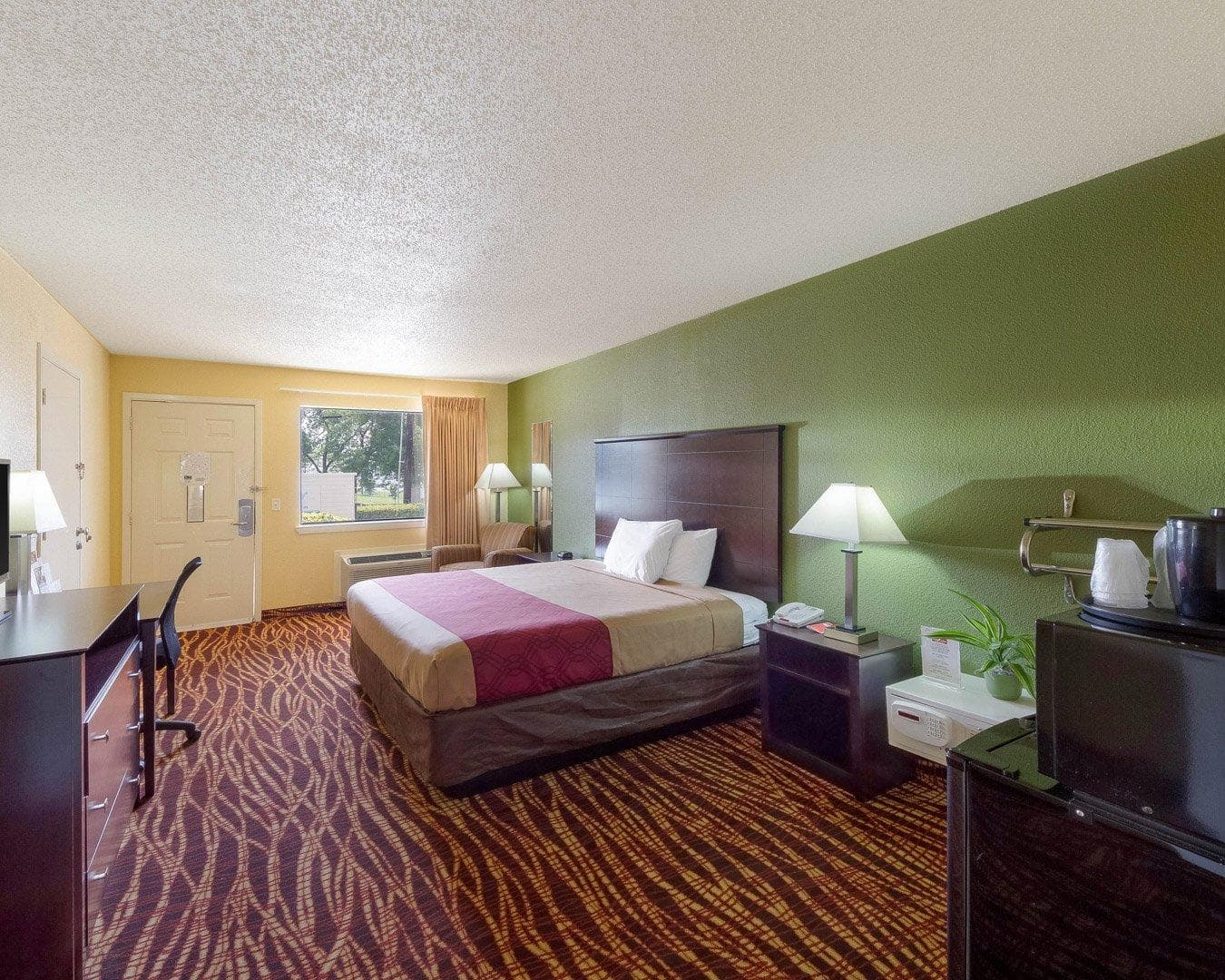 Econo Lodge Inn & Suites San Antonio near Frost Bank Center — 6