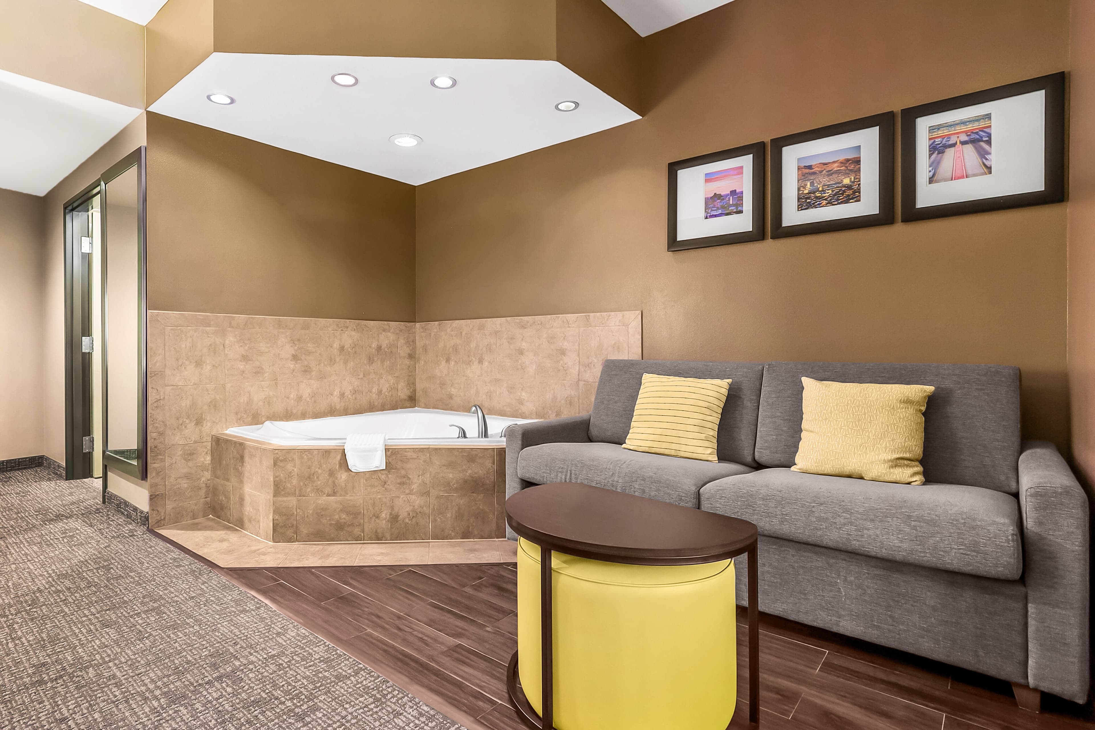 Comfort Suites El Paso West - Image 2