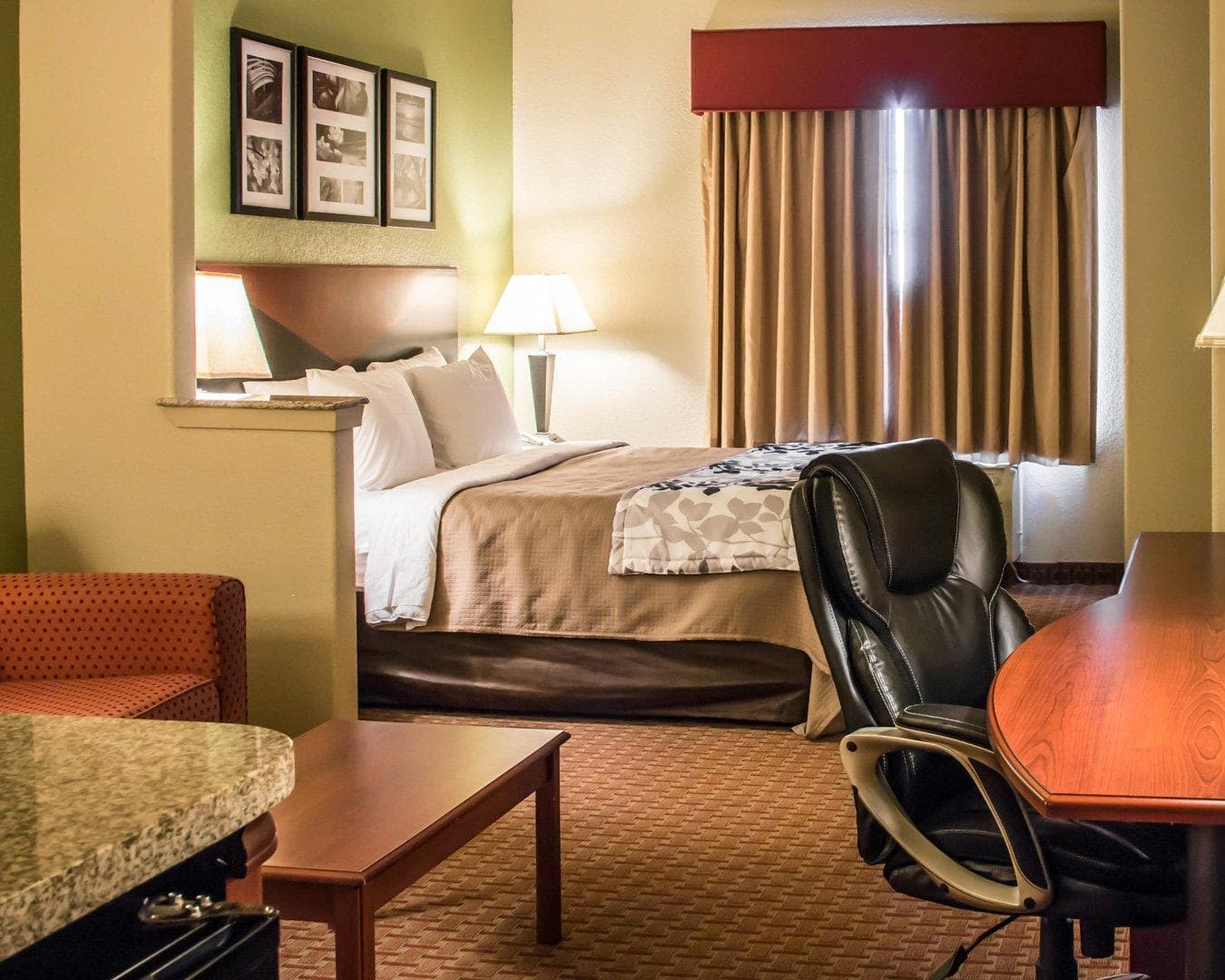 Sleep Inn & Suites at Six Flags - Image 5