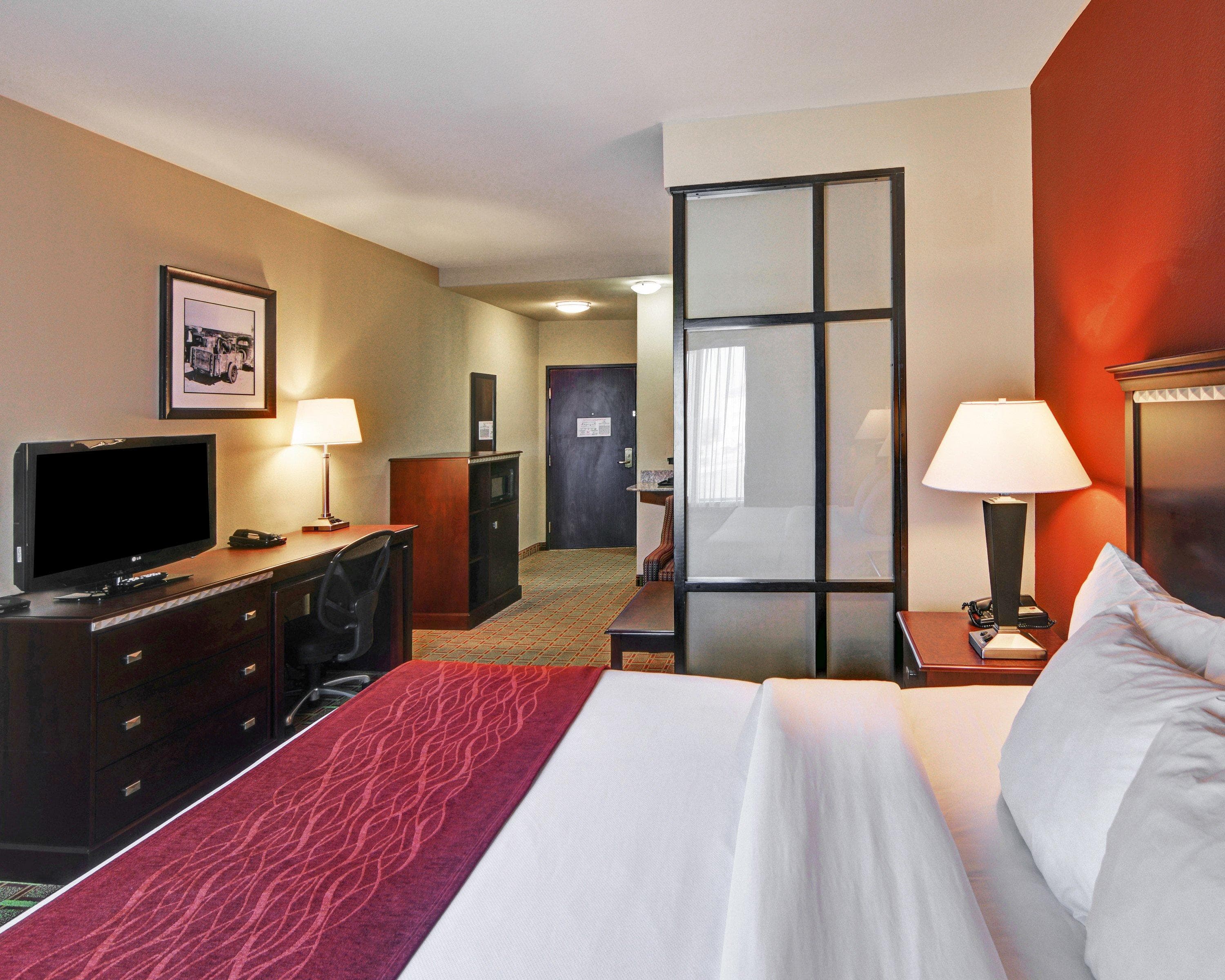 Comfort Suites Lake Worth - Image 3