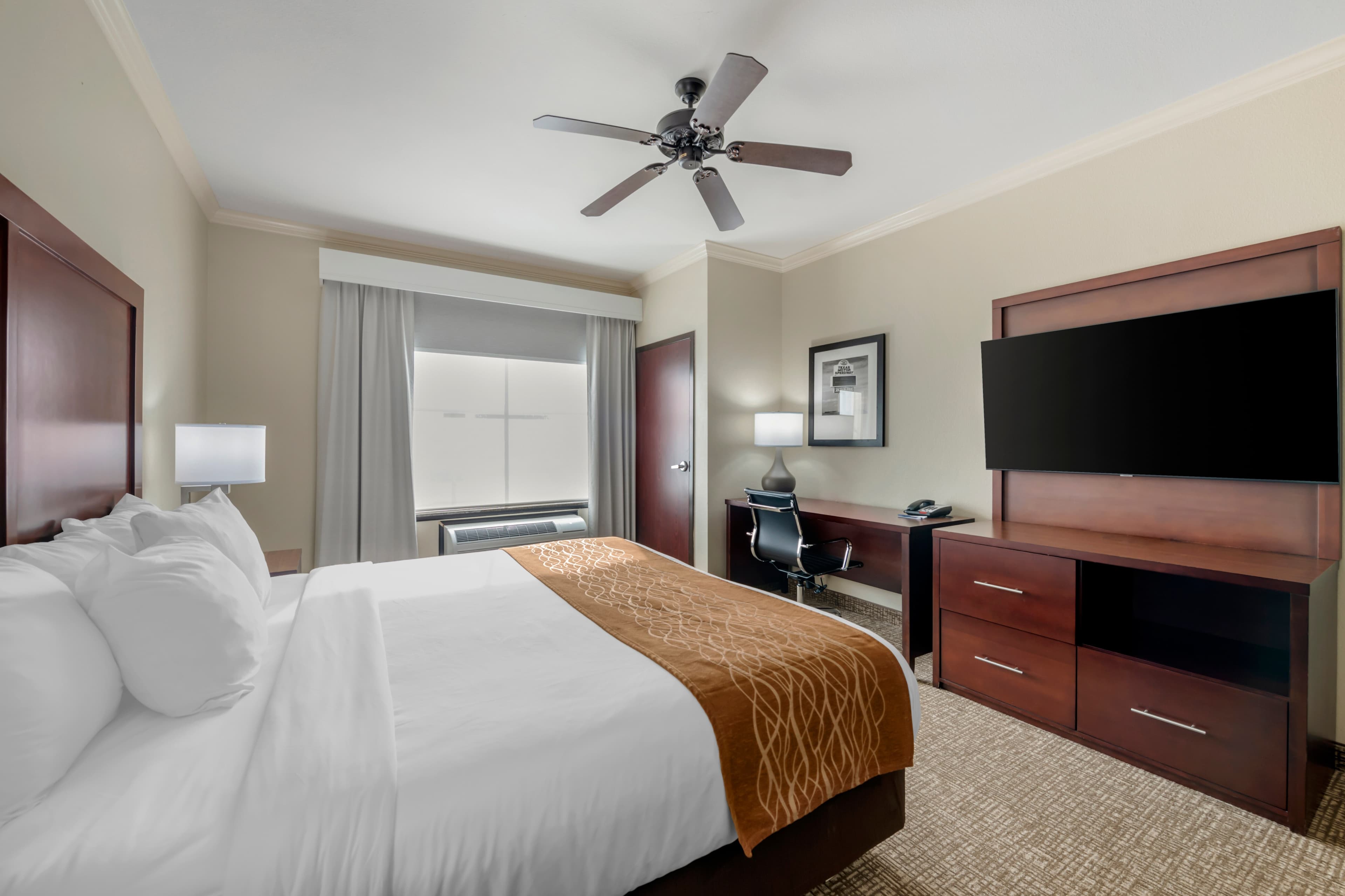 Comfort Inn & Suites Fort Worth - Fossil Creek - Image 4