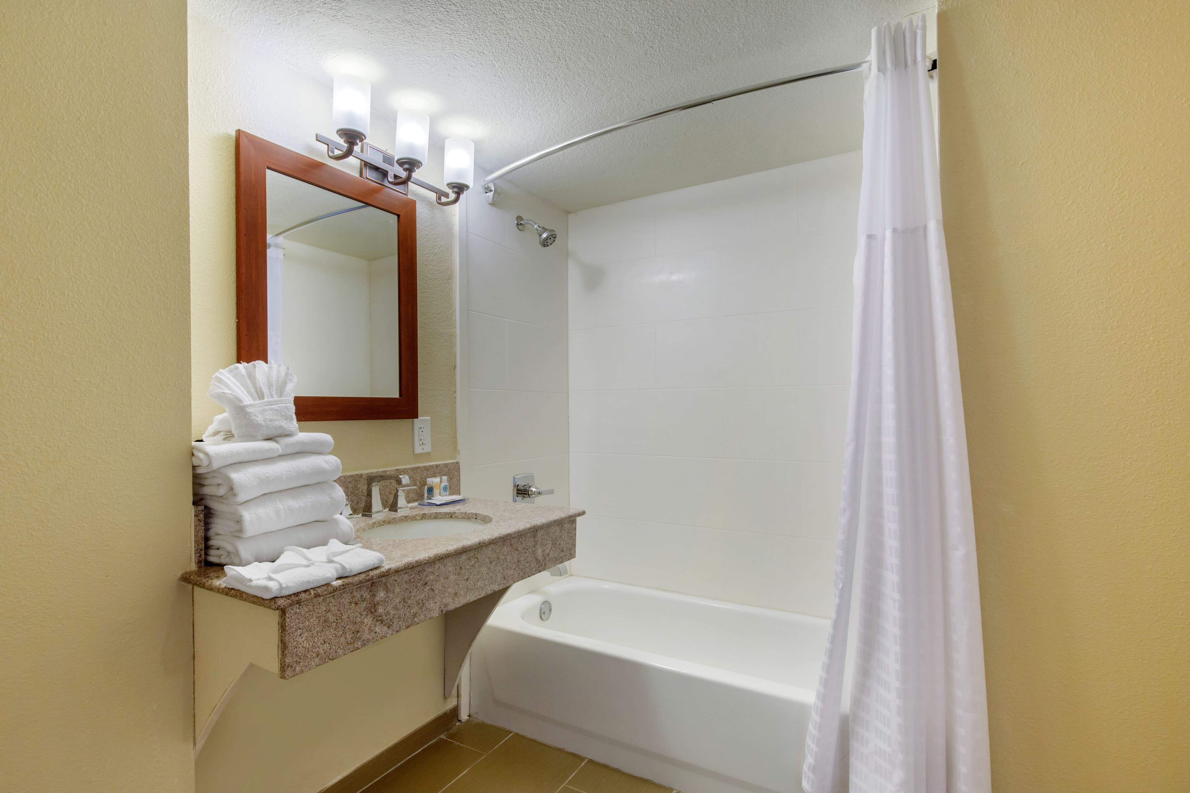 Comfort Inn & Suites SW Houston Sugarland — 10