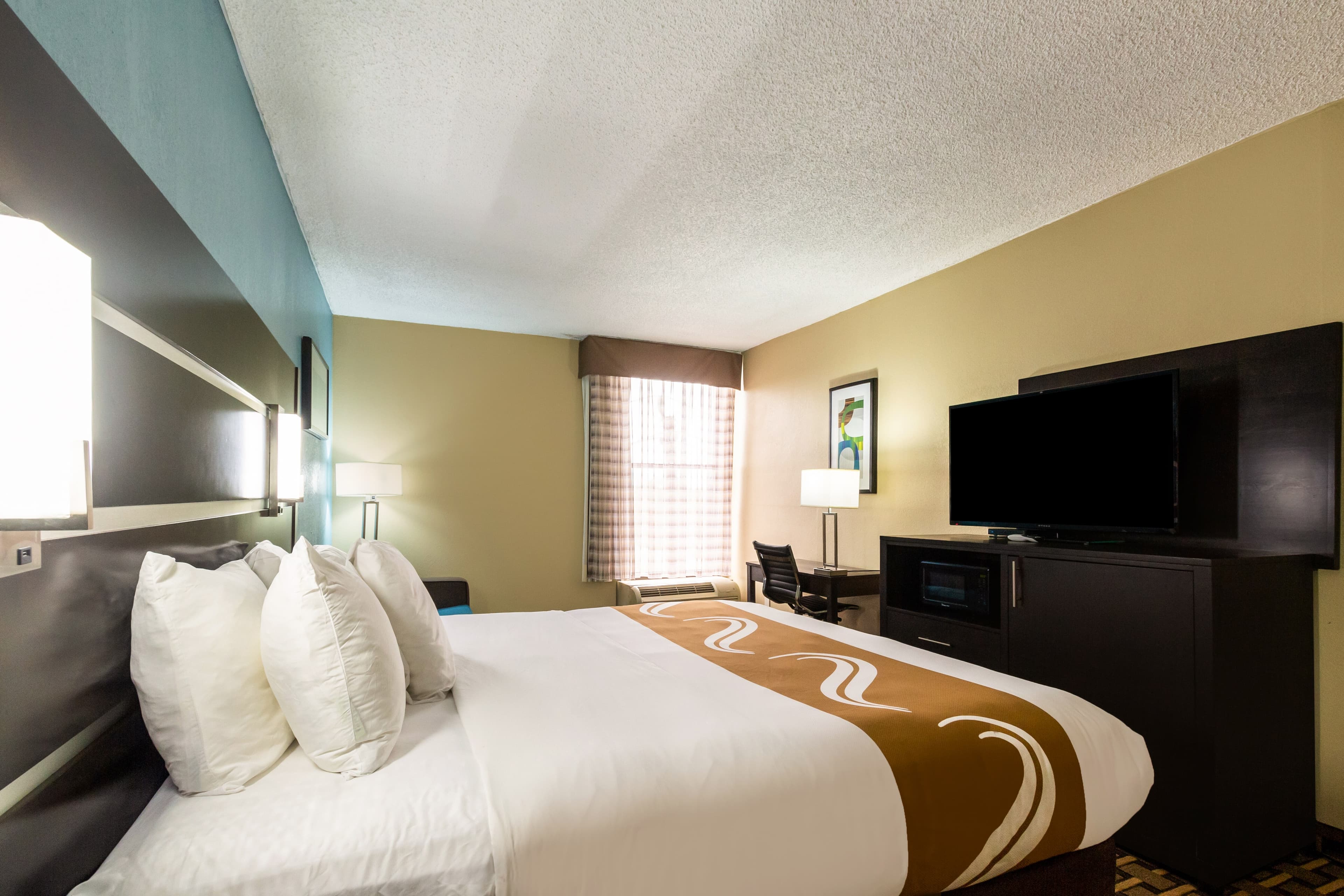 Quality Inn Houston East I-10 - Image 3