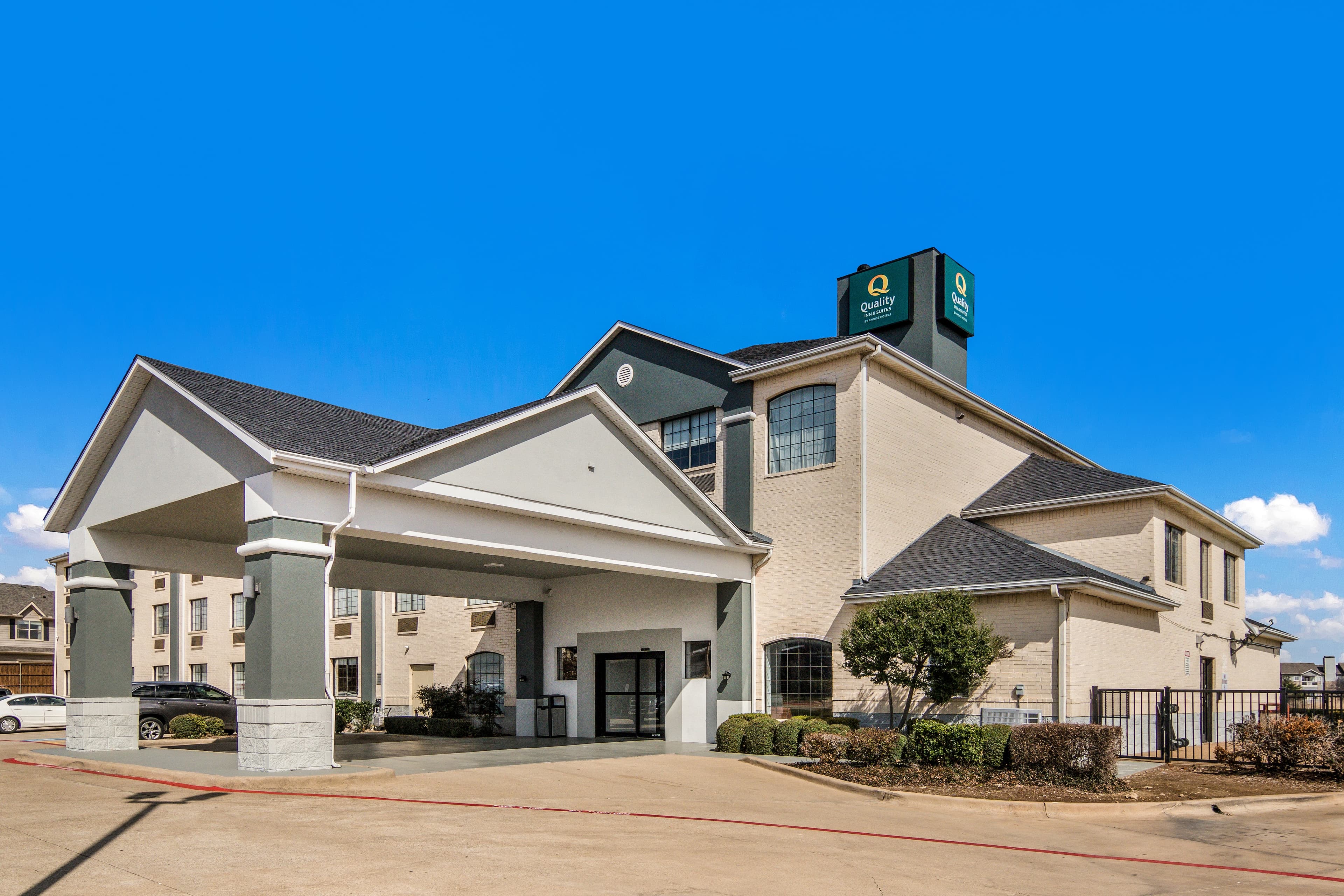 Quality Inn & Suites Fort Worth - Fossil Creek - Image 1