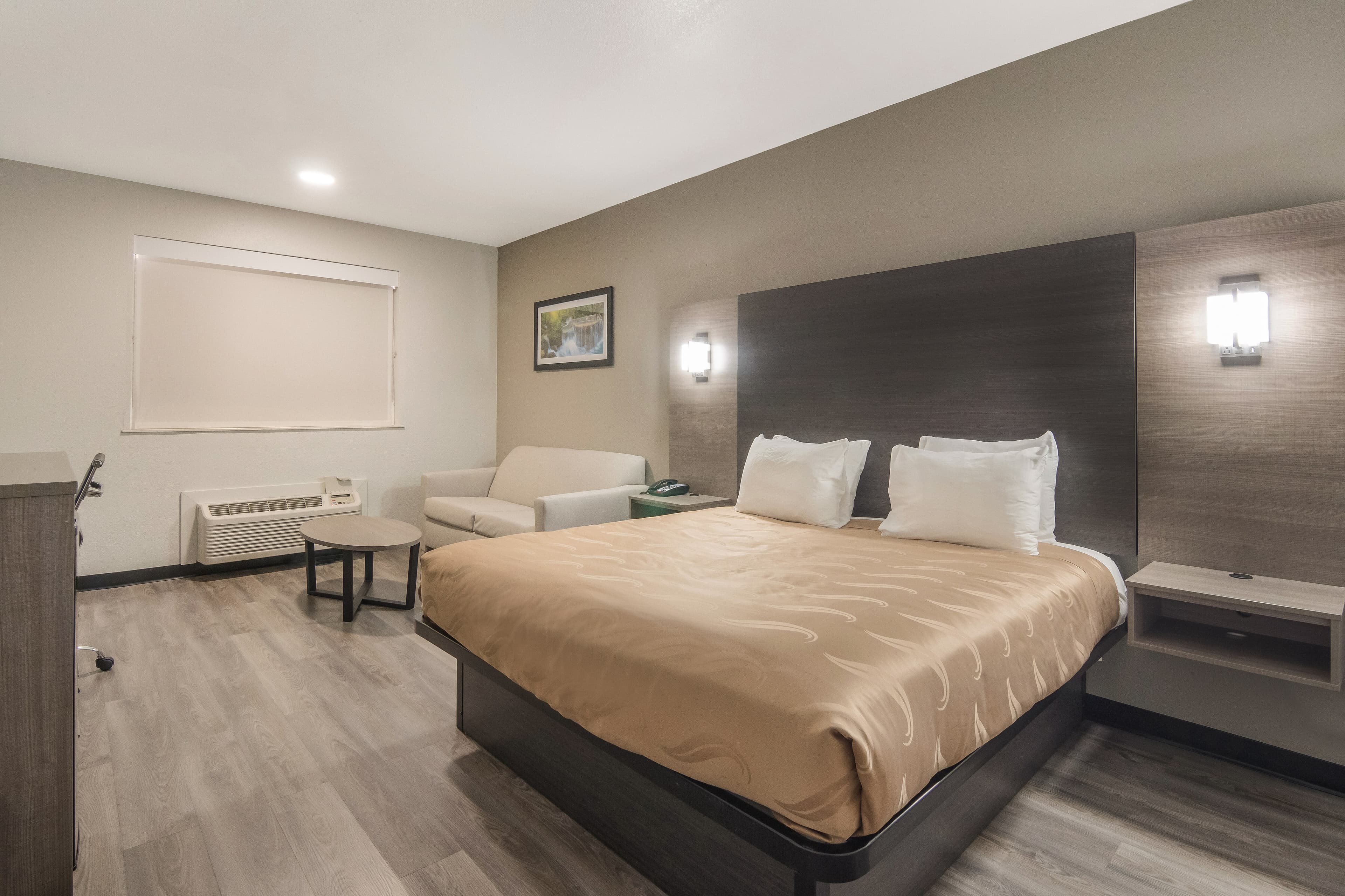 Quality Inn & Suites Fort Worth - Fossil Creek - Image 2