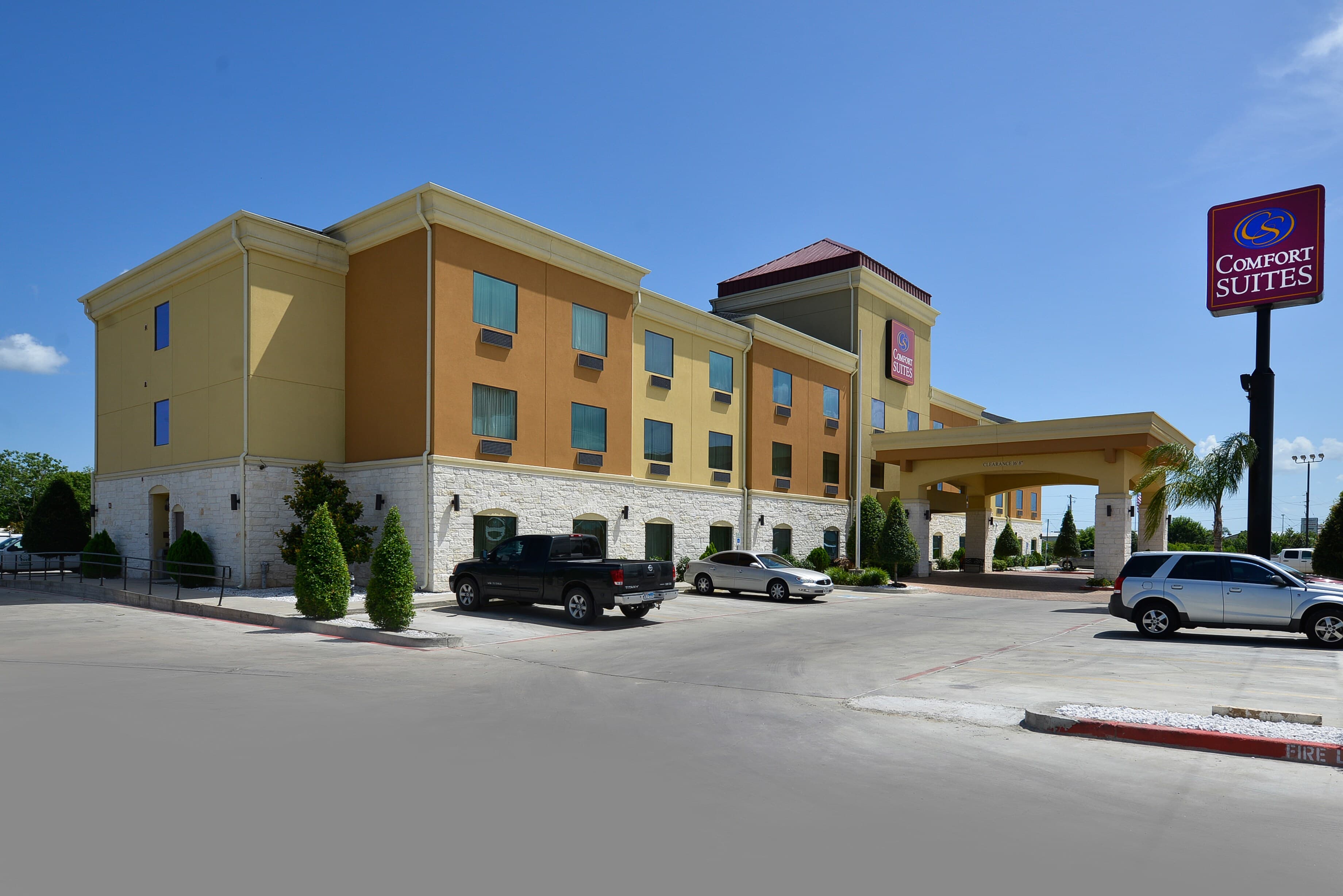 Comfort Suites Bay City East - Image 1