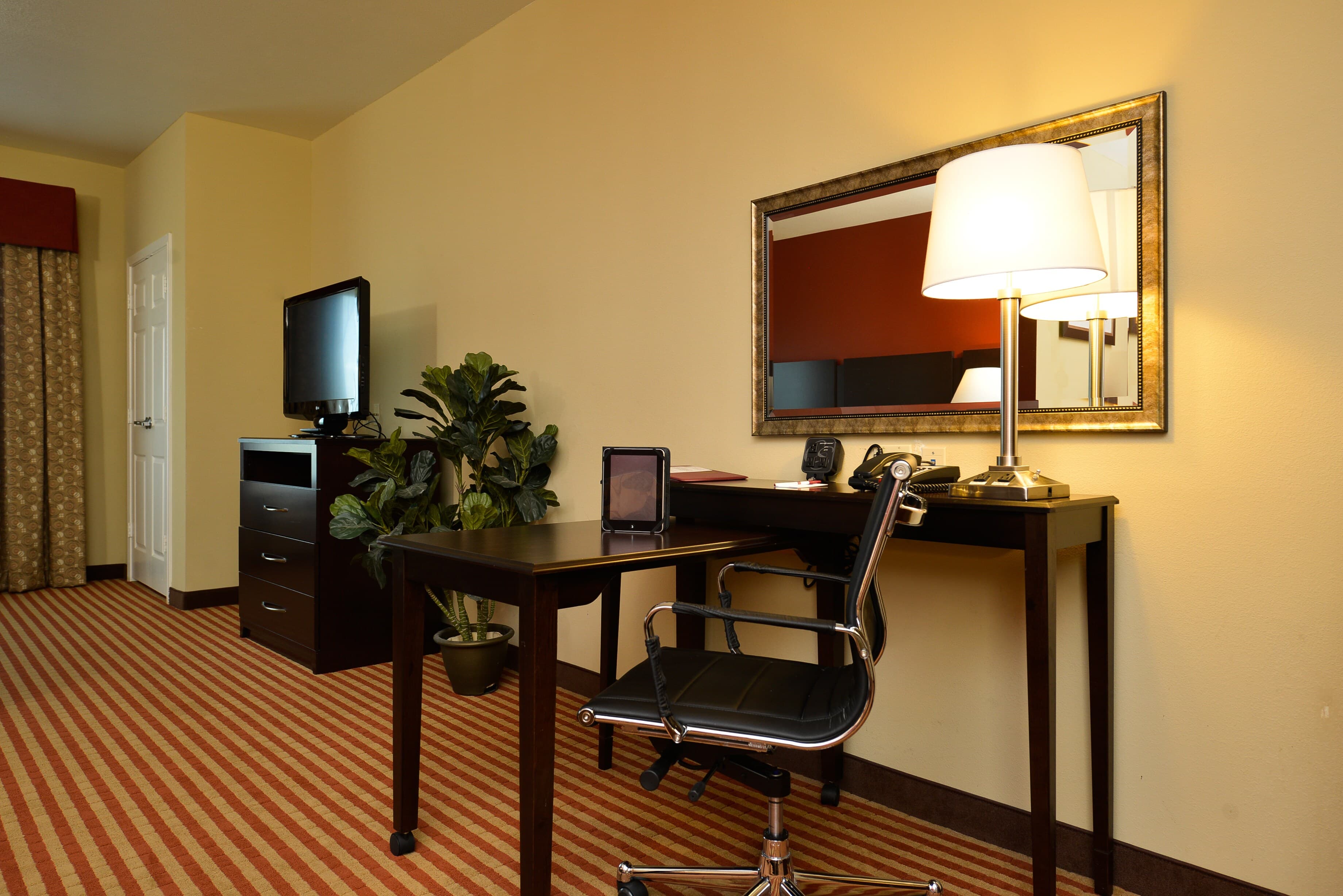 Comfort Suites Bay City East - Image 3