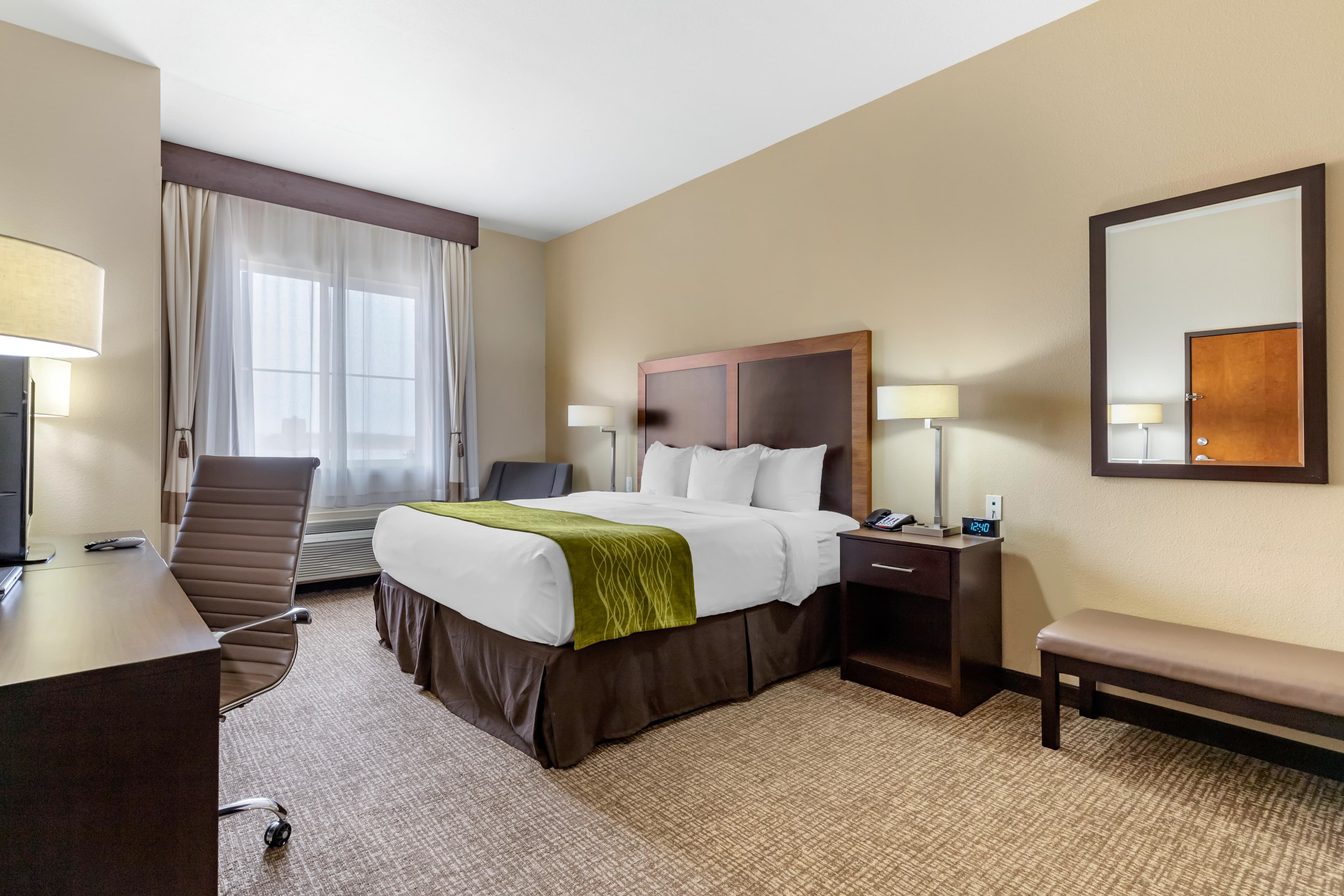 Comfort Inn & Suites Lakeside — 6
