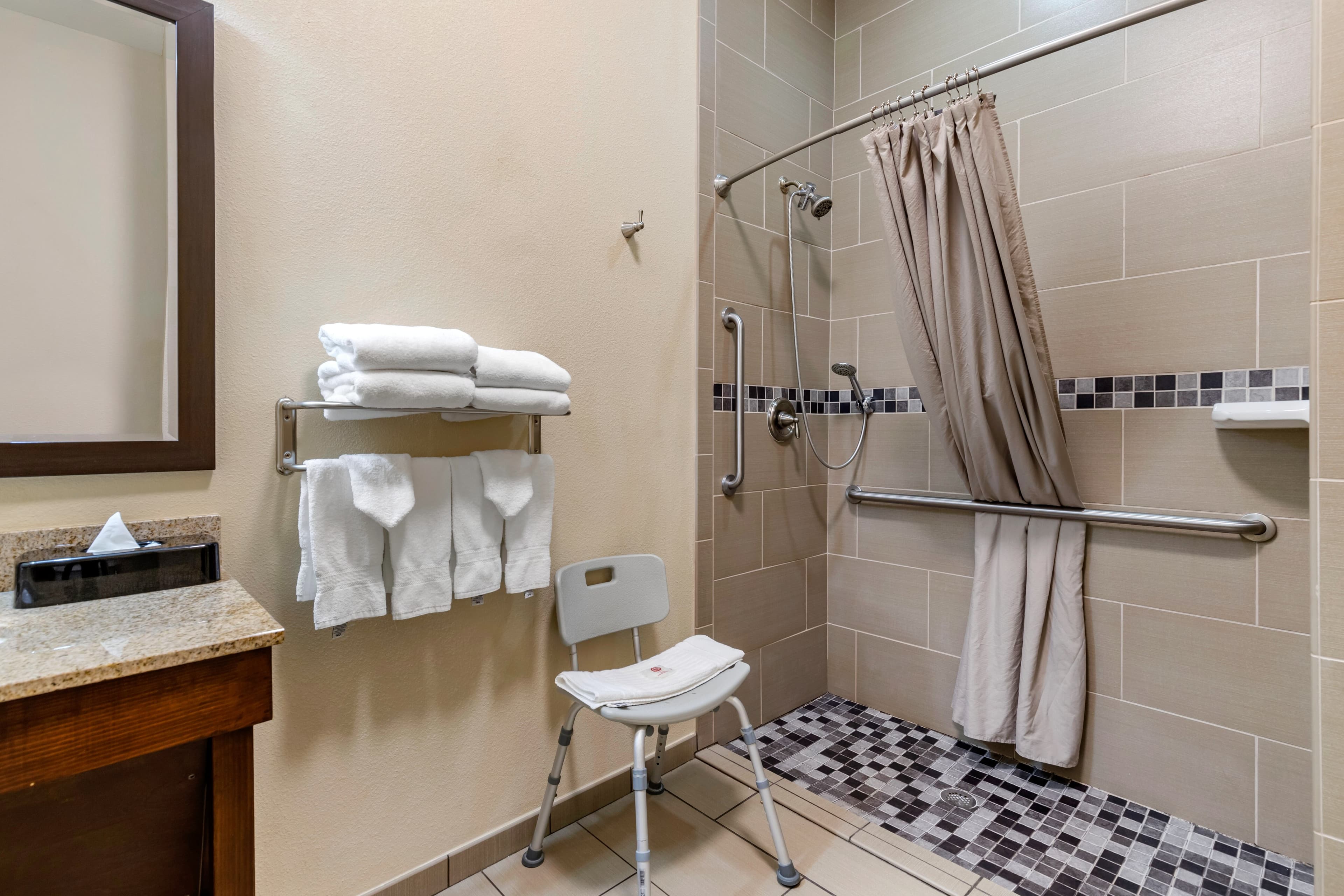 Comfort Inn & Suites Lakeside — 13