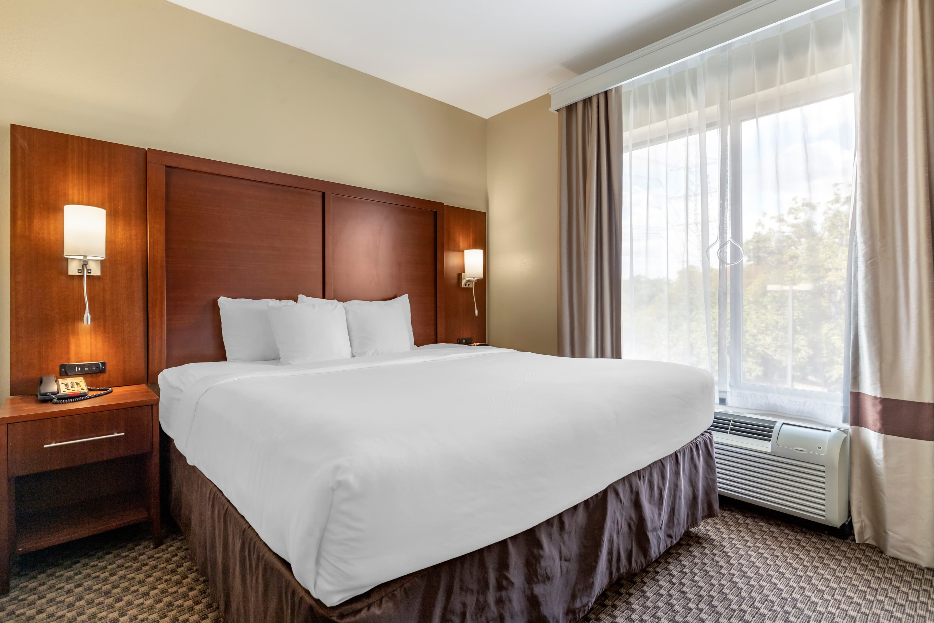 Comfort Suites Medical Center near Six Flags - Image 3