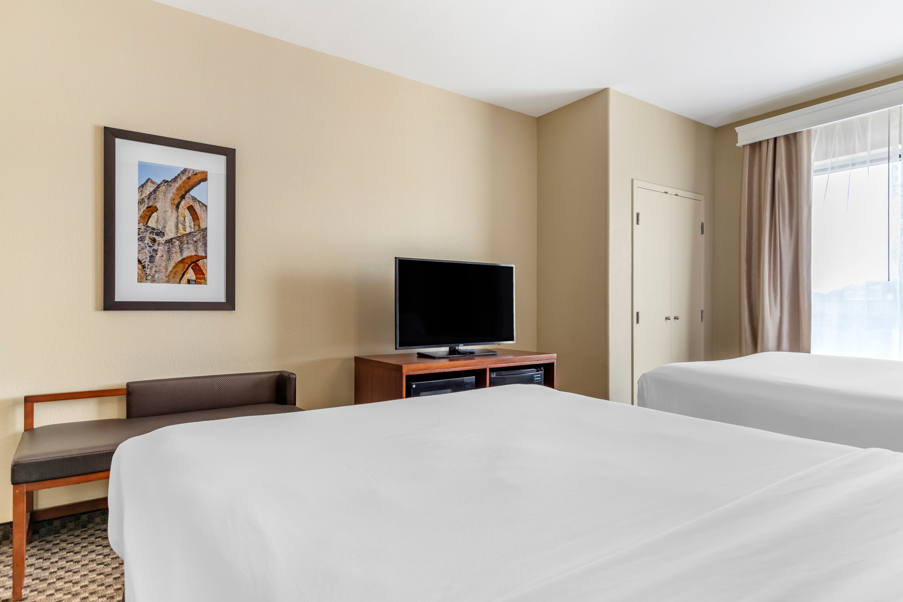 Comfort Suites Medical Center near Six Flags — 21