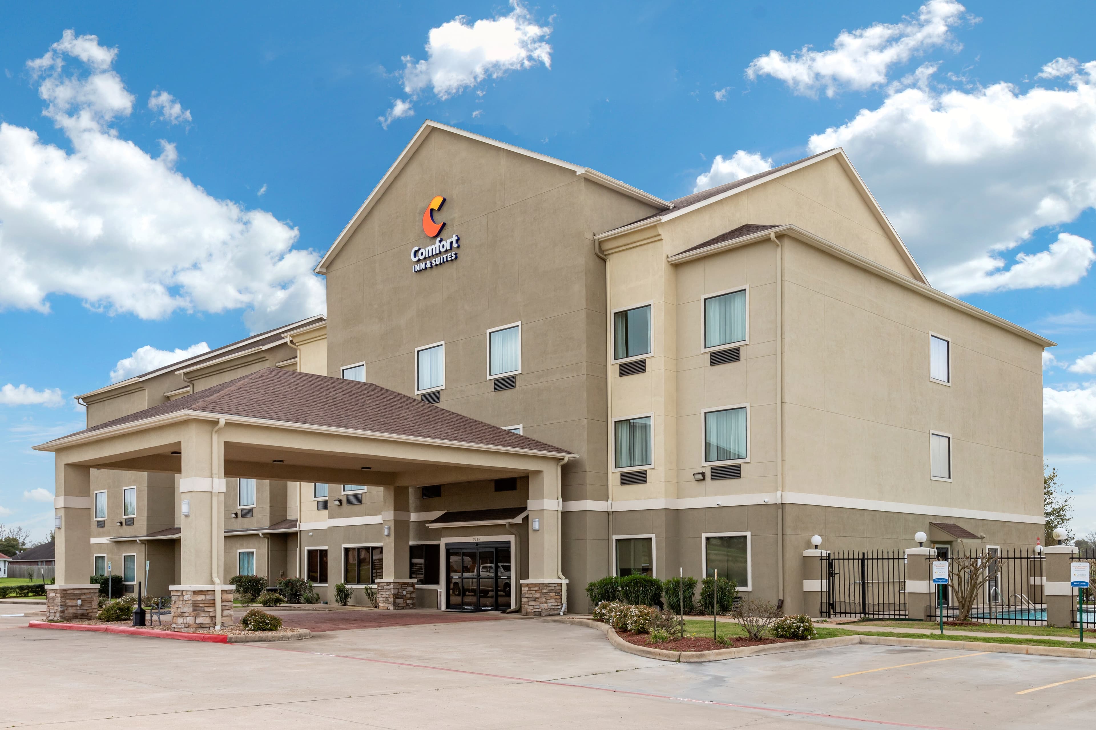 Comfort Inn & Suites Navasota - Image 1
