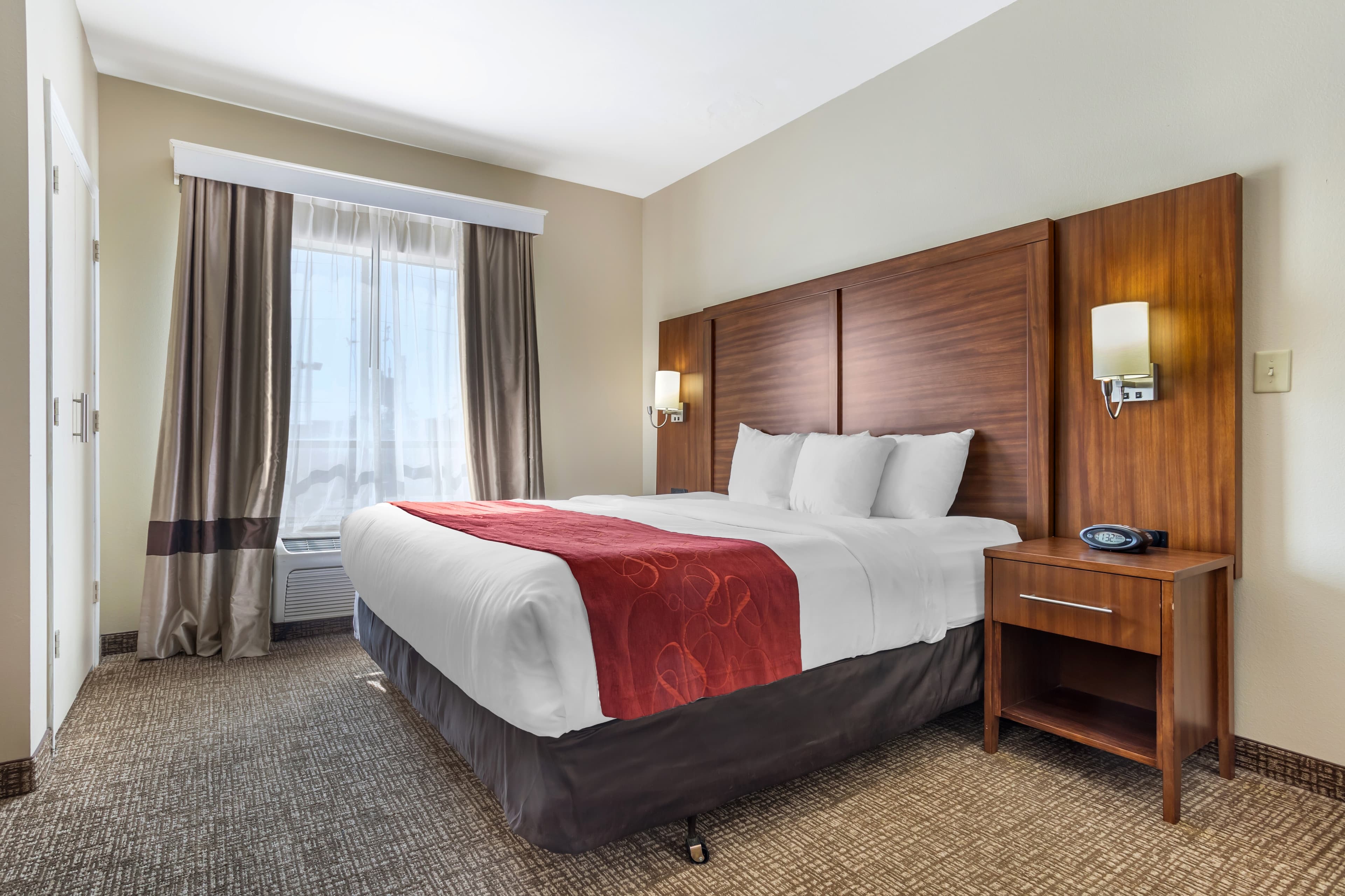 Comfort Suites Old Town Spring - Image 2