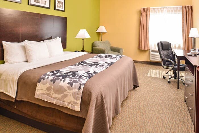 Sleep Inn & Suites Near Downtown North - Image 1