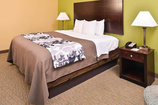 Sleep Inn & Suites Near Downtown North - Image 2