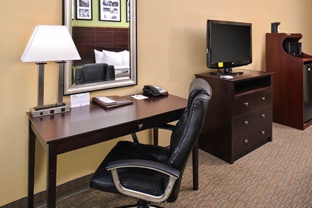 Sleep Inn & Suites Near Downtown North - Image 3