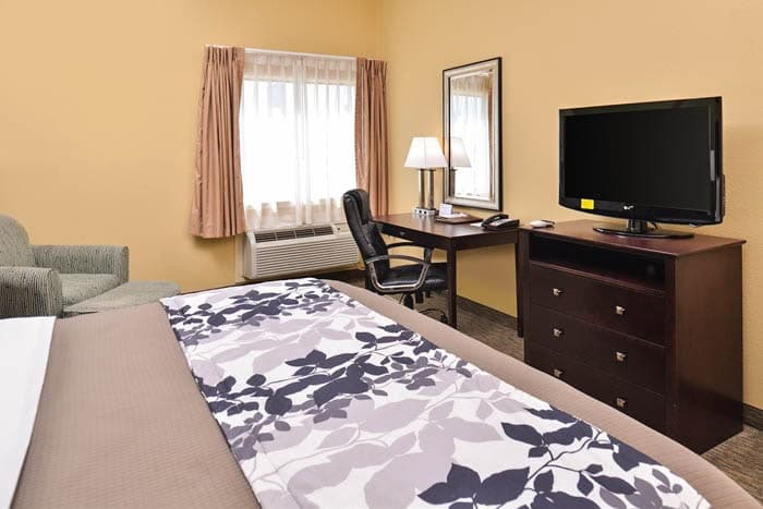 Sleep Inn & Suites Near Downtown North - Image 4