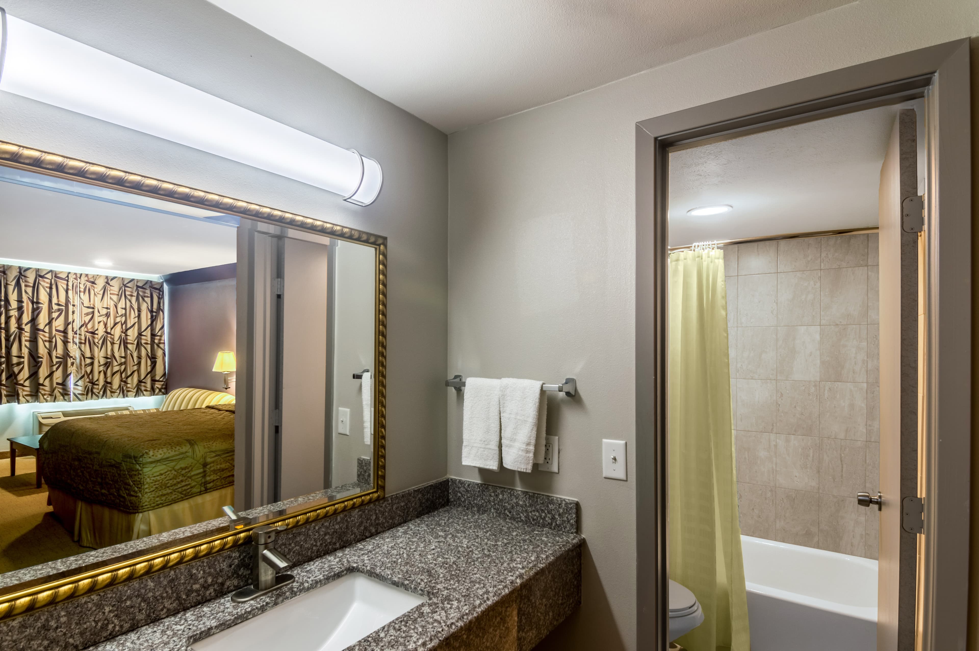 Rodeway Inn Arlington Entertainment District Area — 10