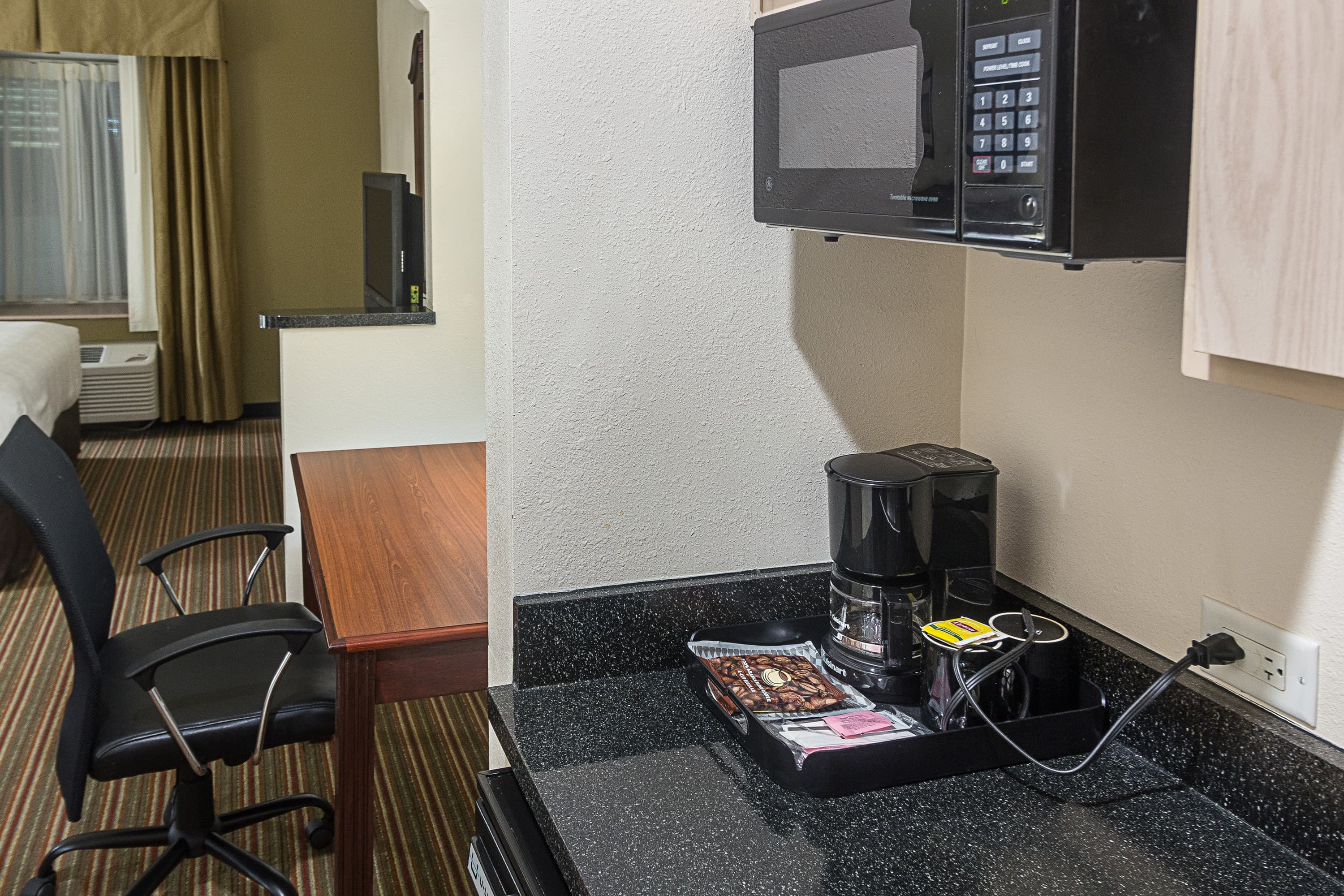 Quality Inn & Suites West Chase - Image 3
