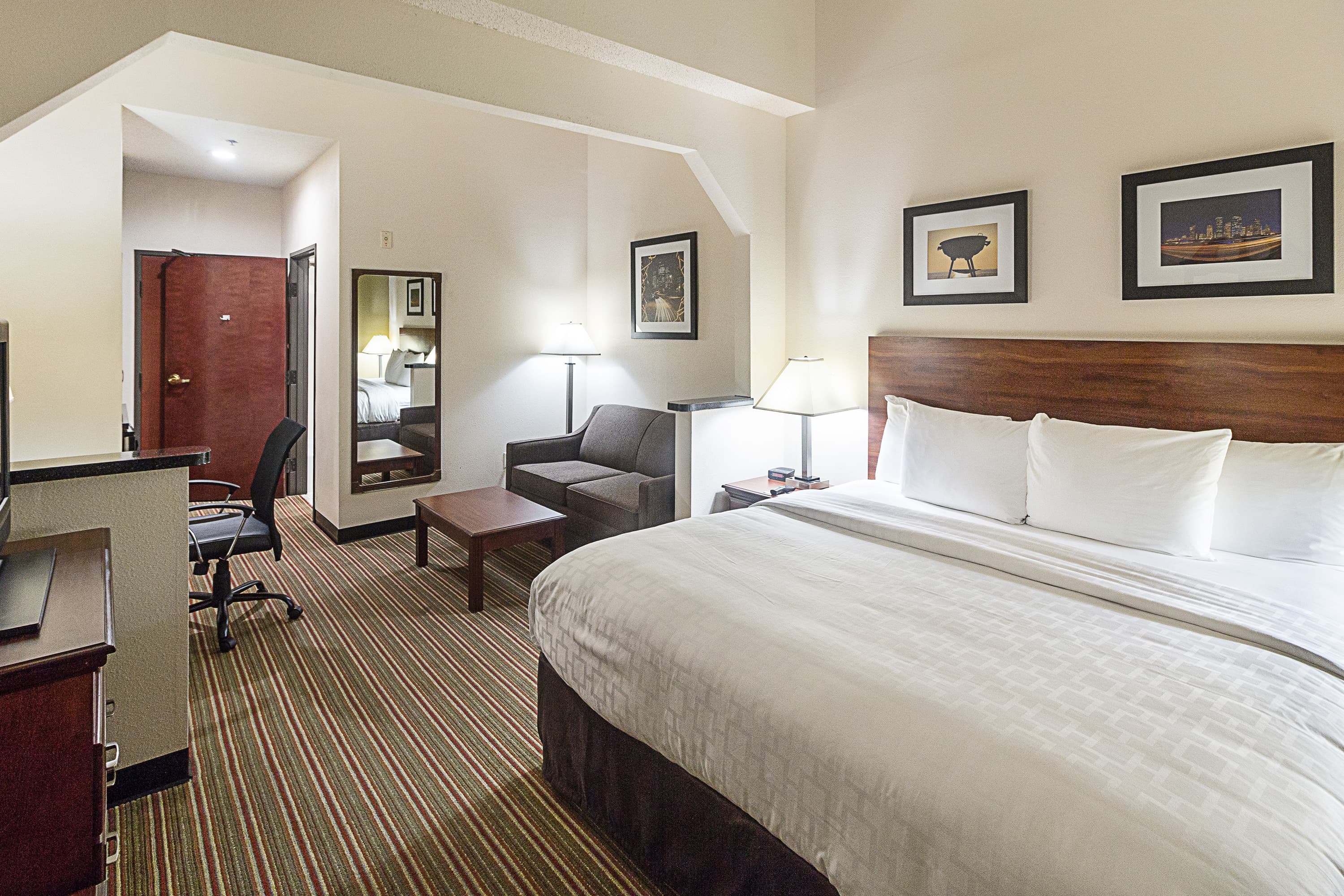 Quality Inn & Suites West Chase - Image 4