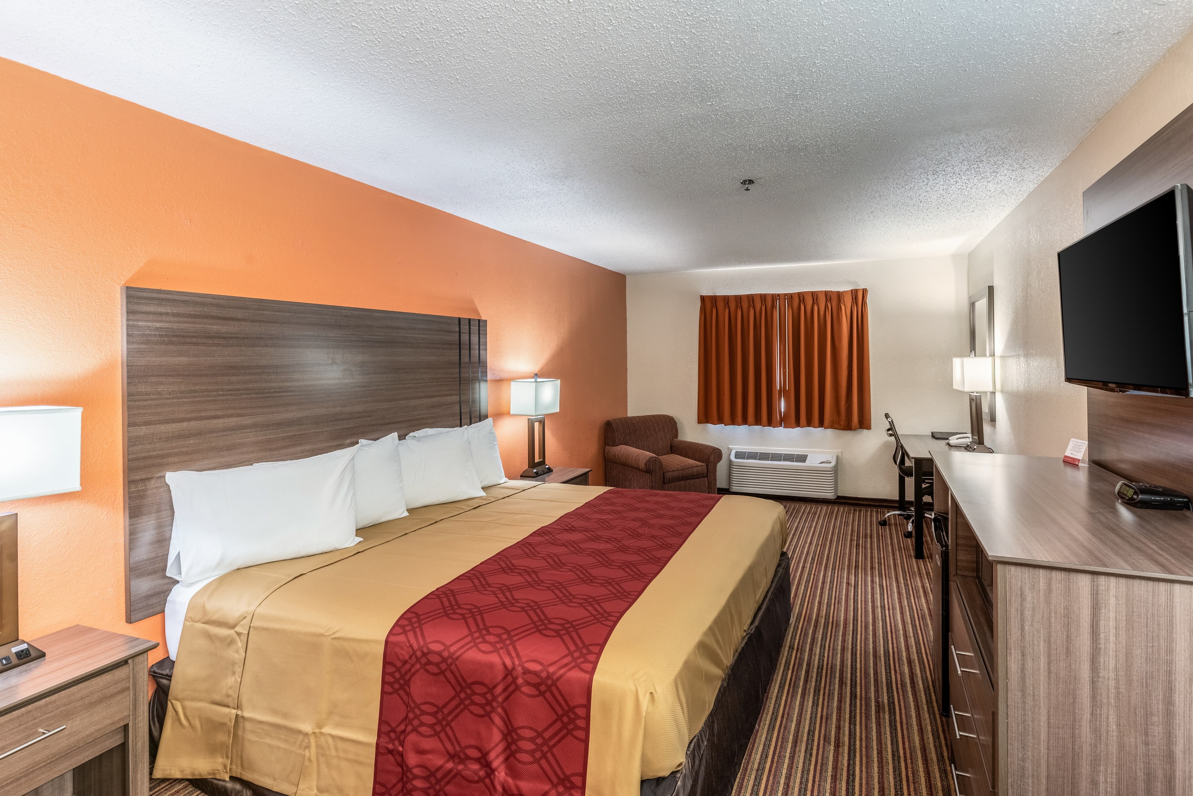 Econo Lodge Inn & Suites Mckinney - Plano North - Image 1