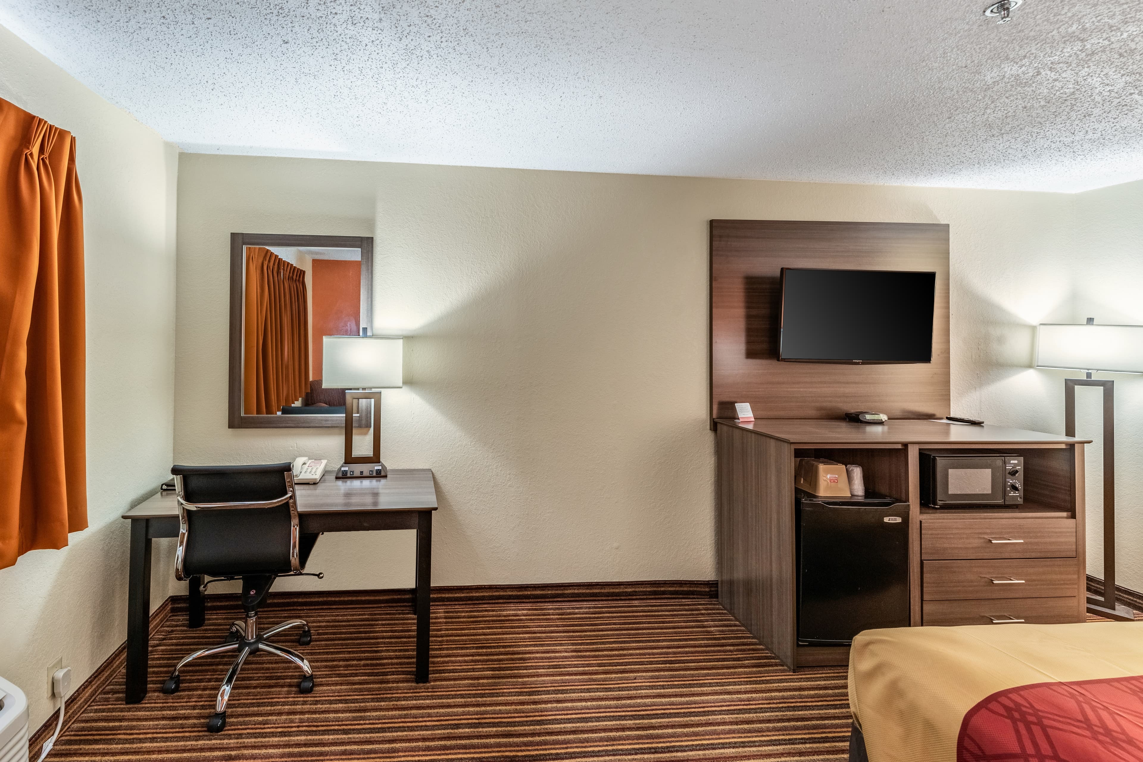 Econo Lodge Inn & Suites Mckinney - Plano North — 9