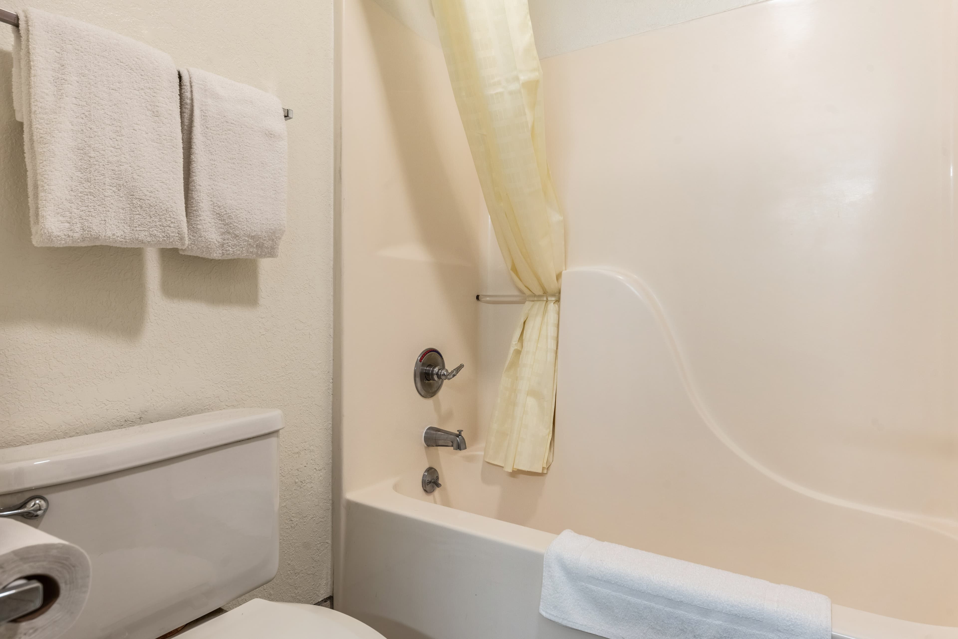 Econo Lodge Inn & Suites Mckinney - Plano North — 13