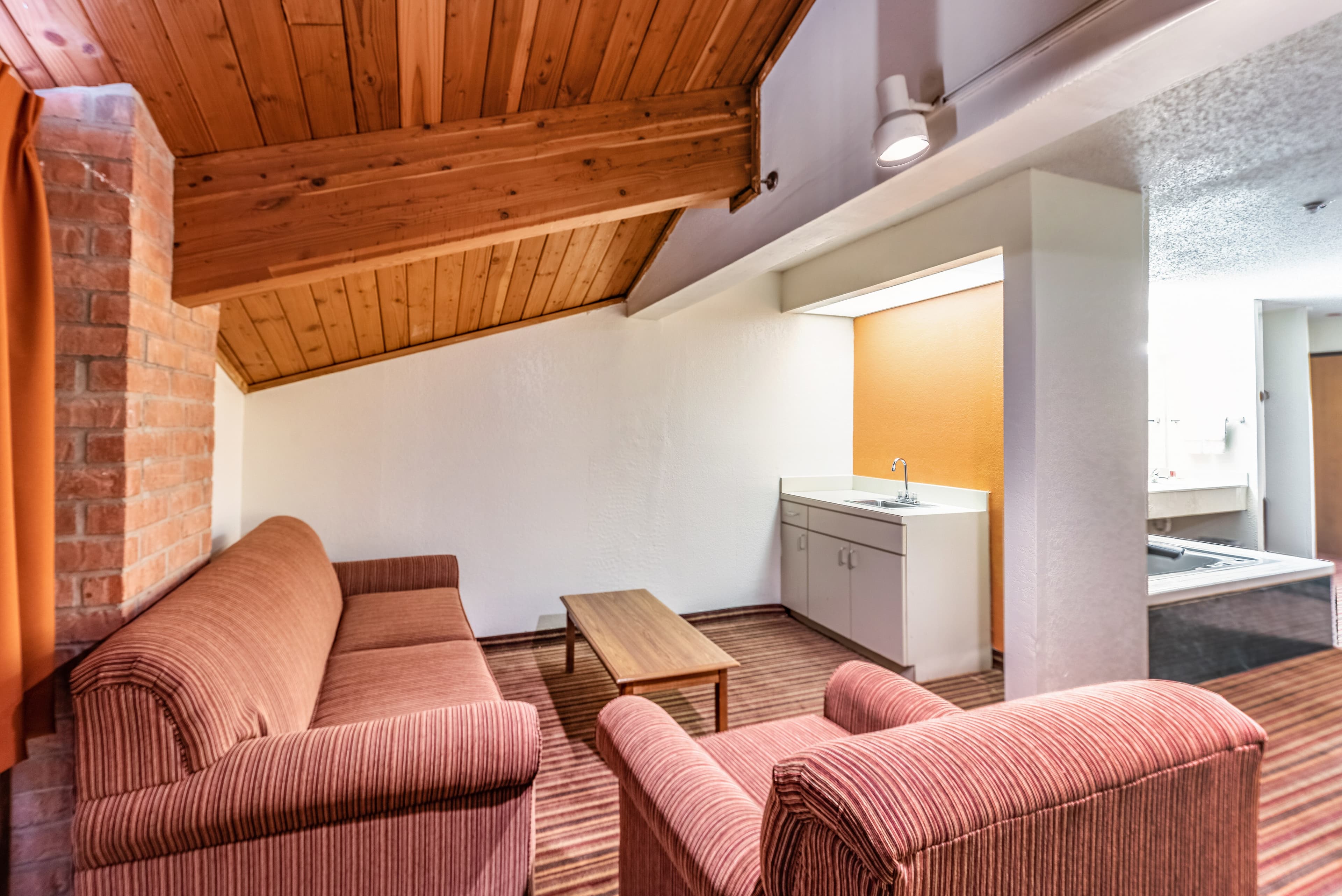 Econo Lodge Inn & Suites Mckinney - Plano North — 15