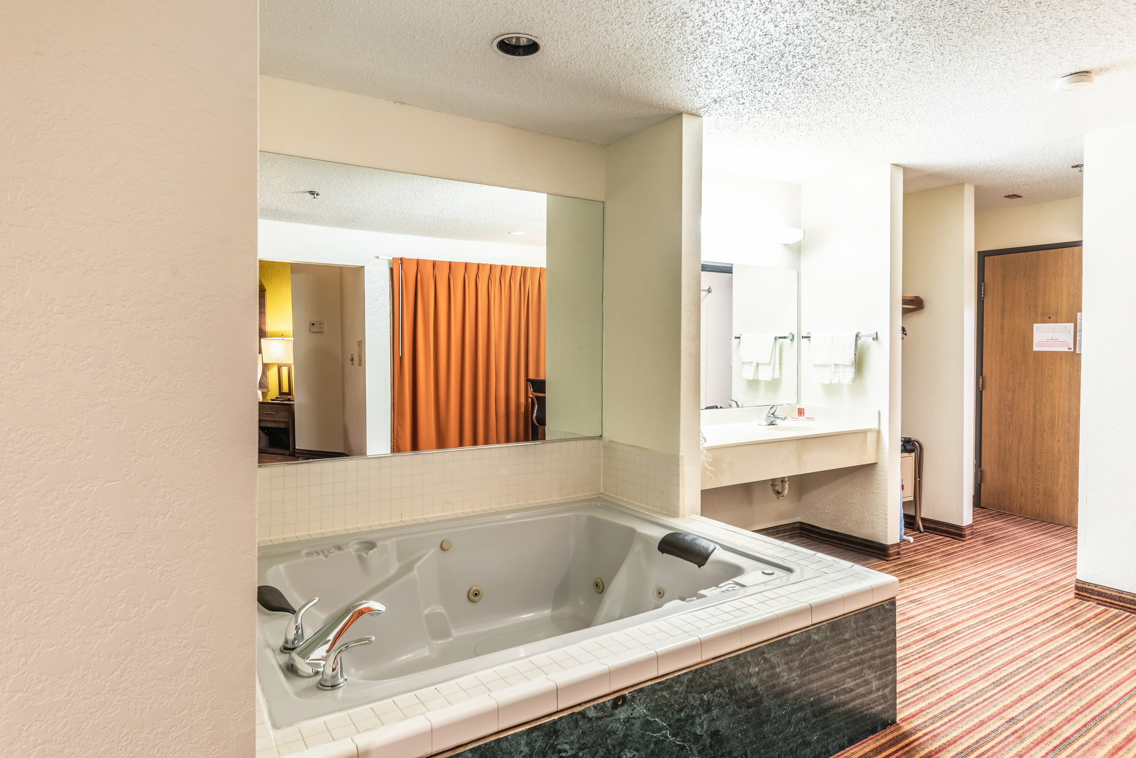 Econo Lodge Inn & Suites Mckinney - Plano North — 17